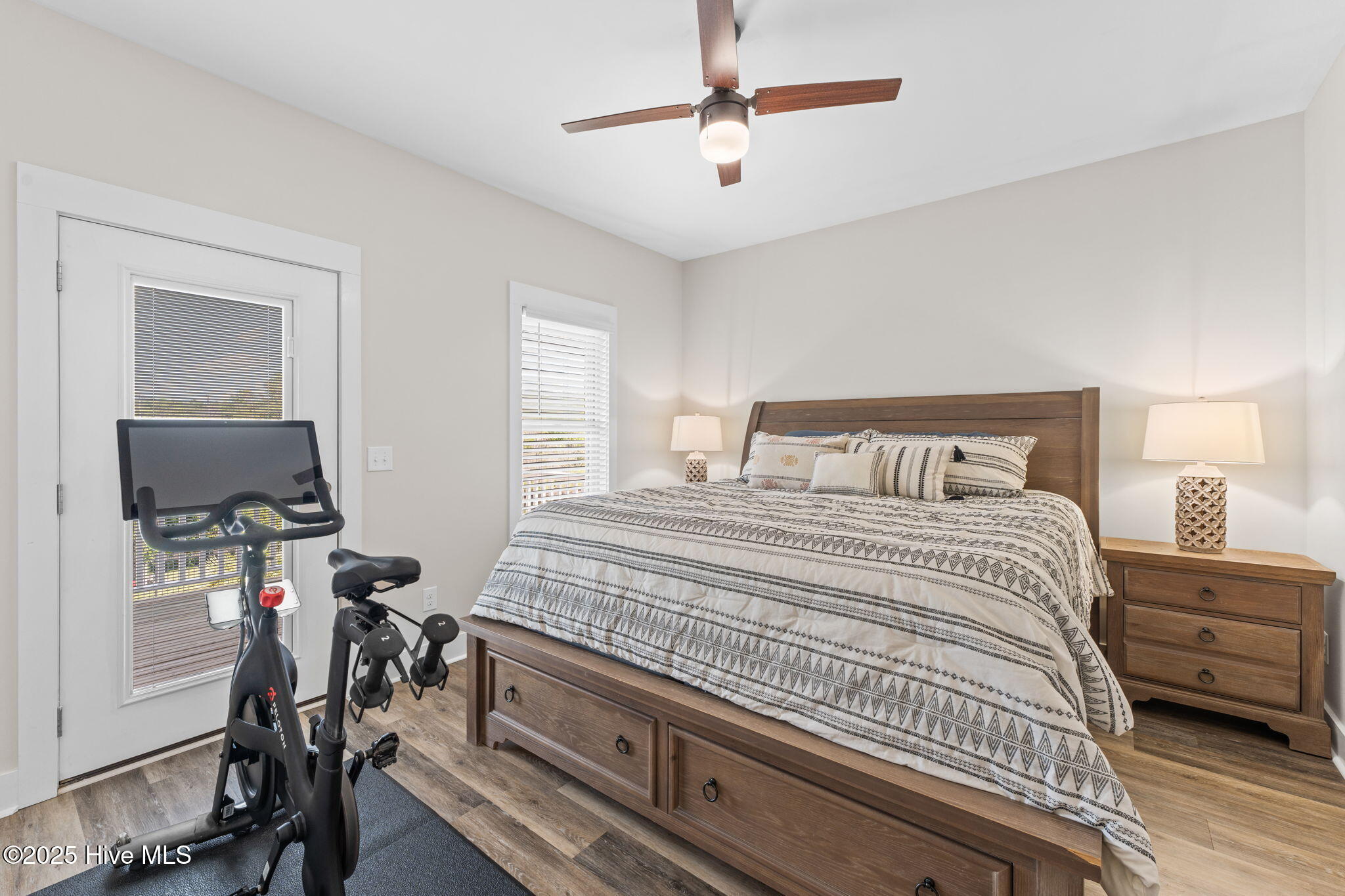 100514865 | Photo 53