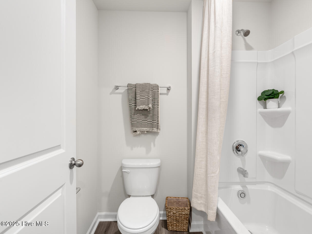 100561611 | Photo 46