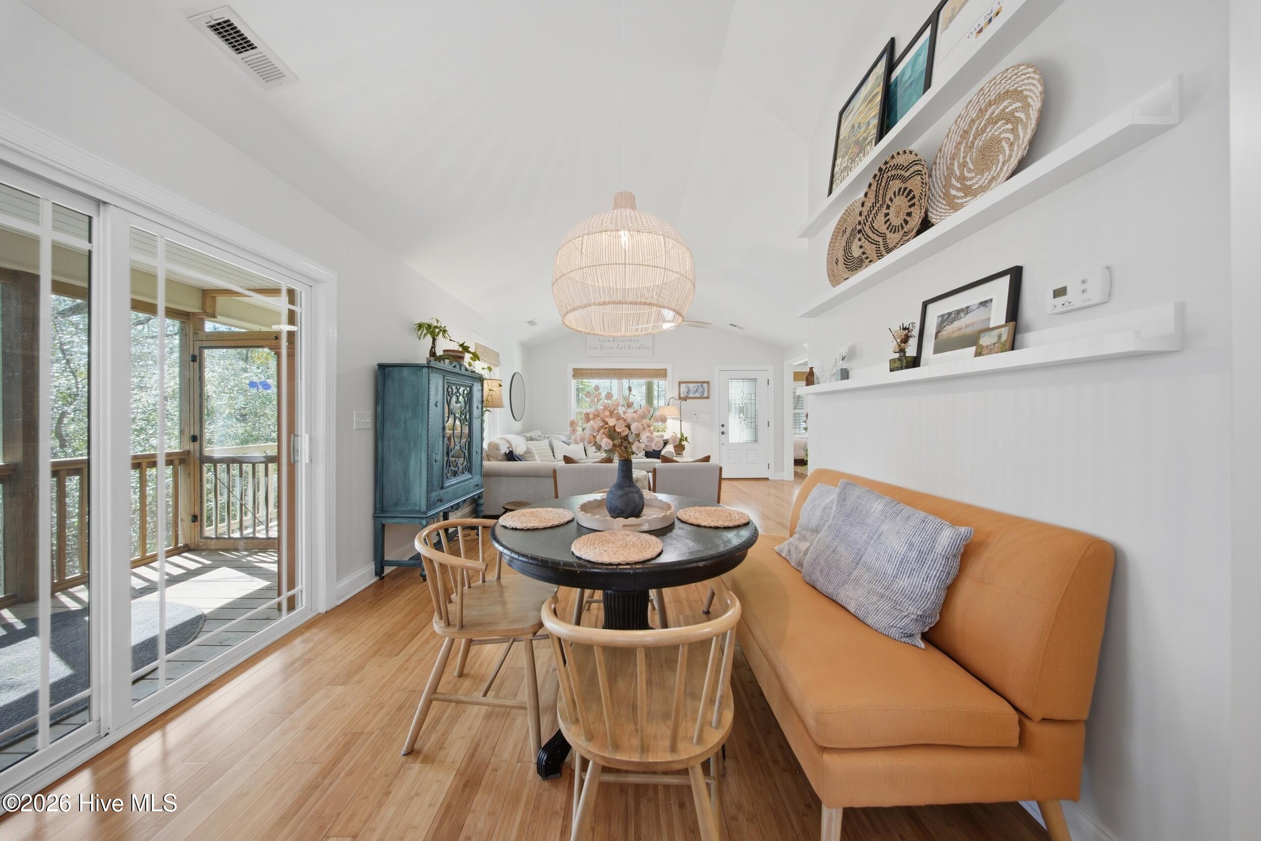 100561155 | Photo 30