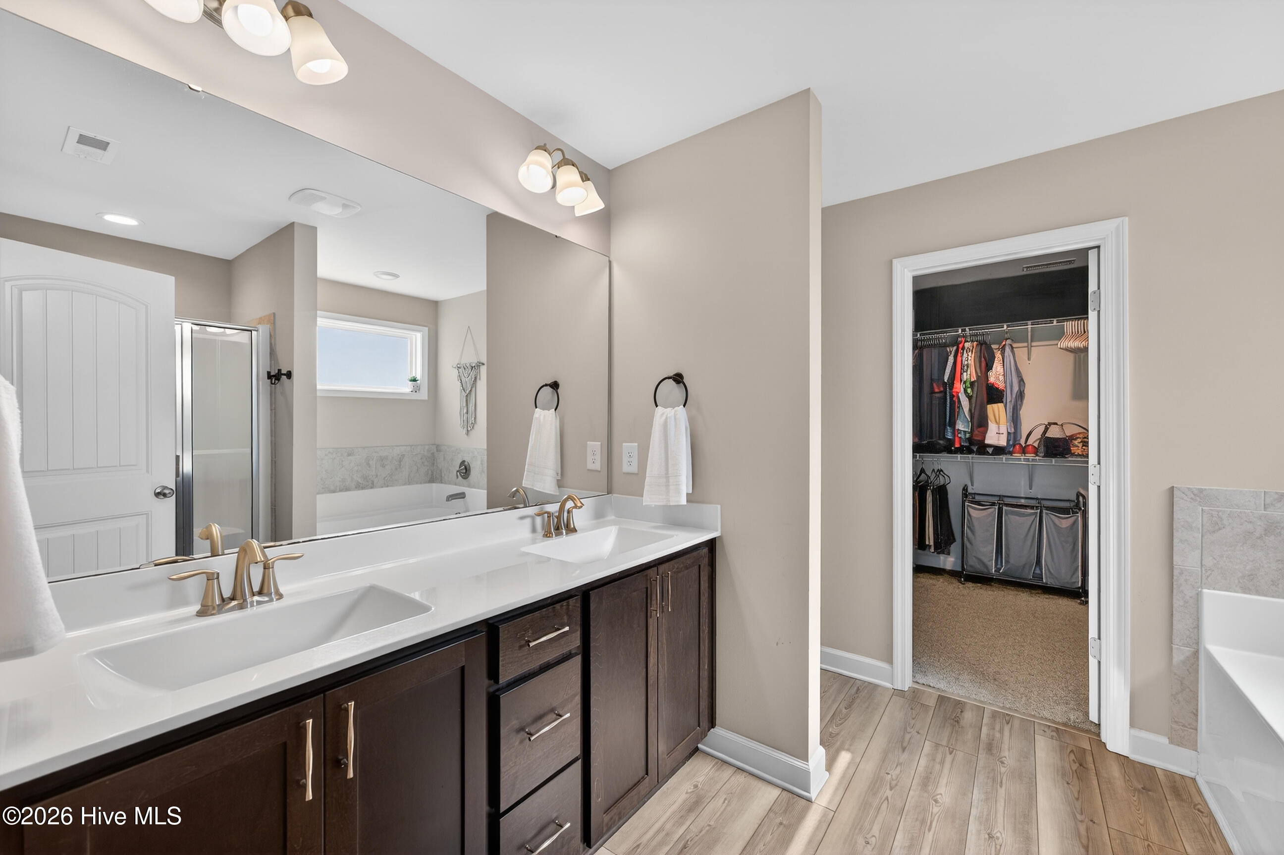 100561356 | Photo 30