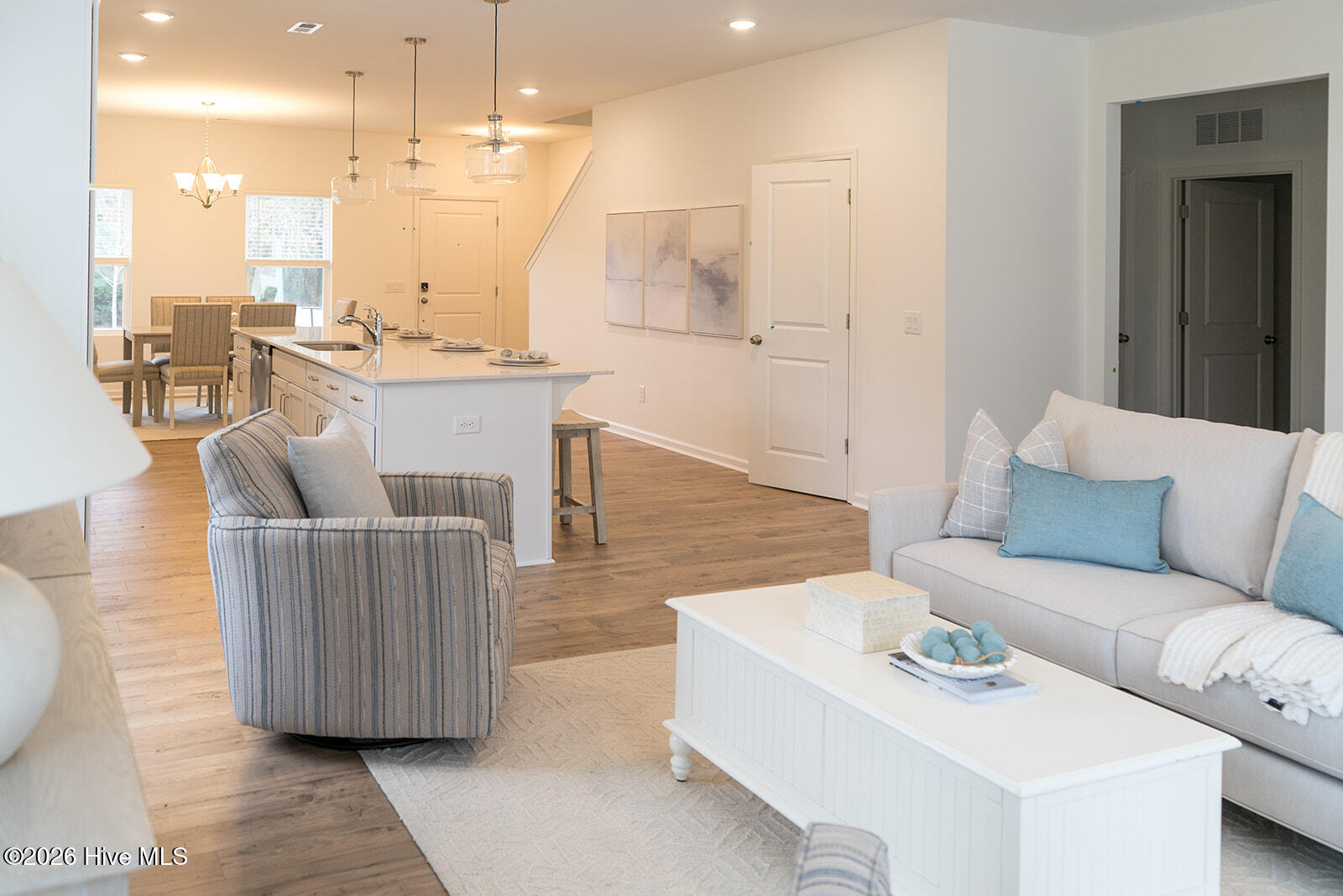 100547743 | Photo 16