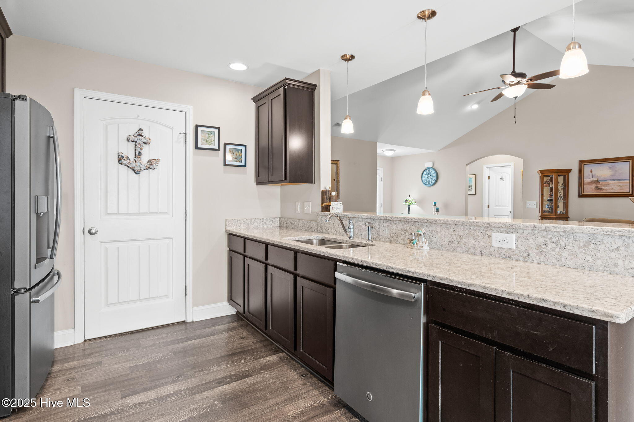 100546939 | Photo 12