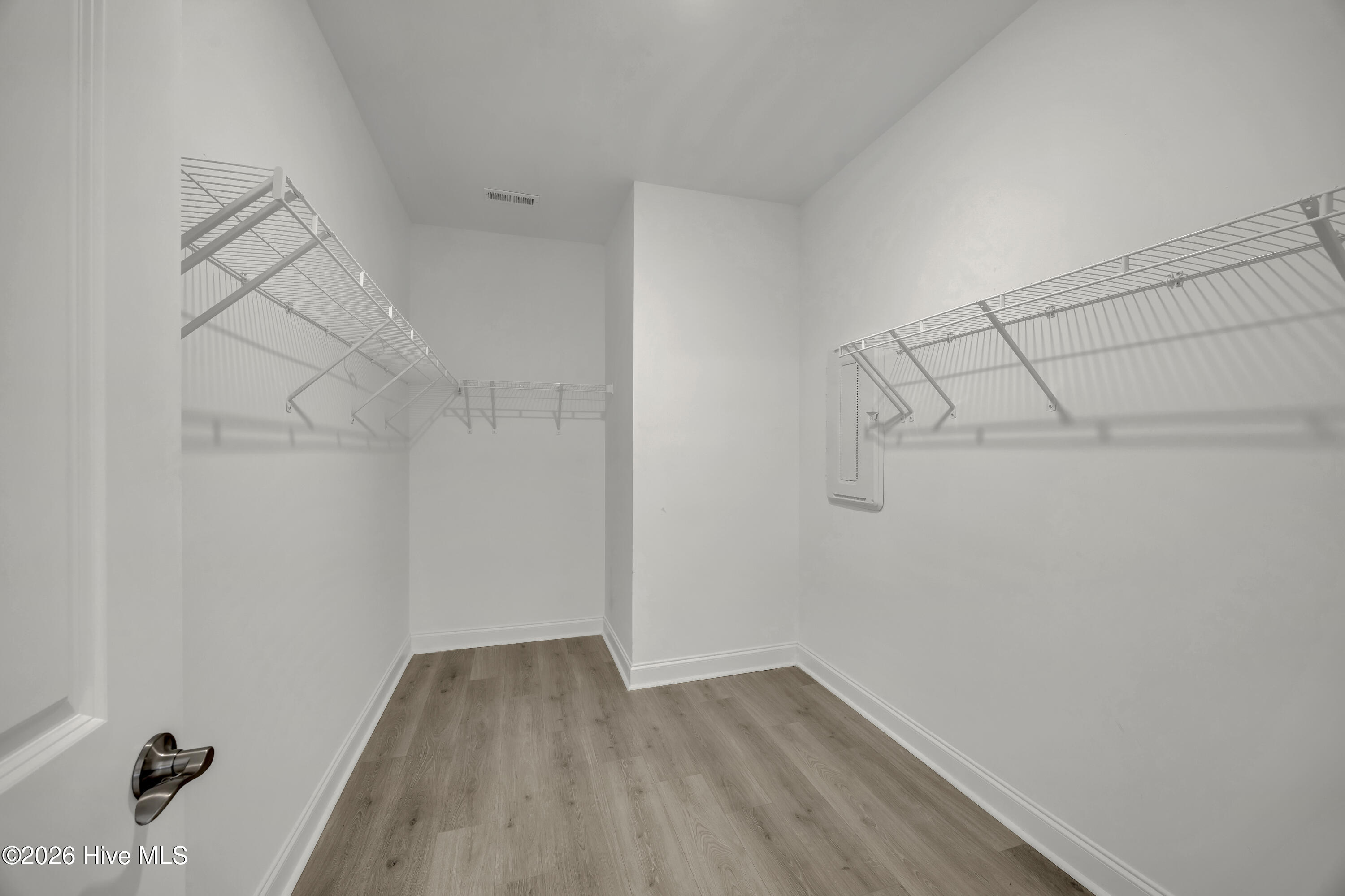 100548417 | Photo 17