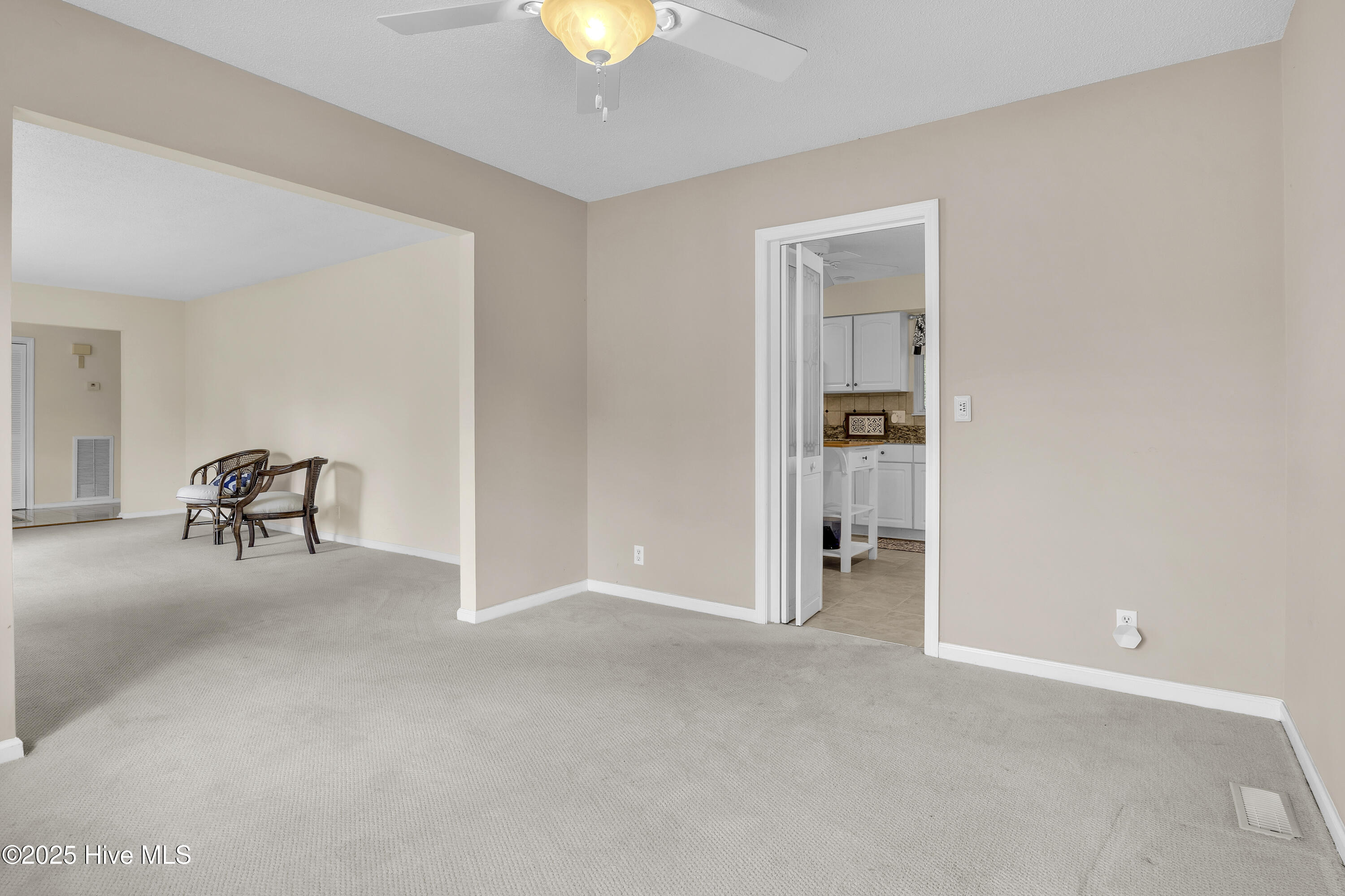 100536846 | Photo 12