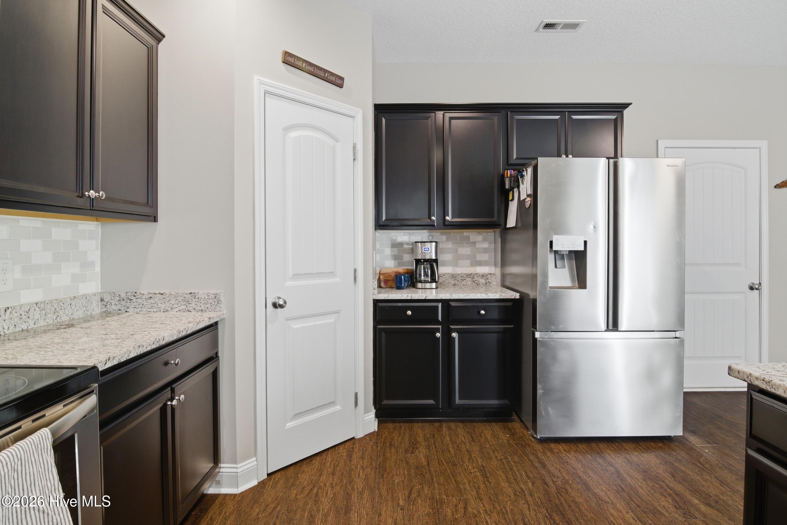 100552695 | Photo 26