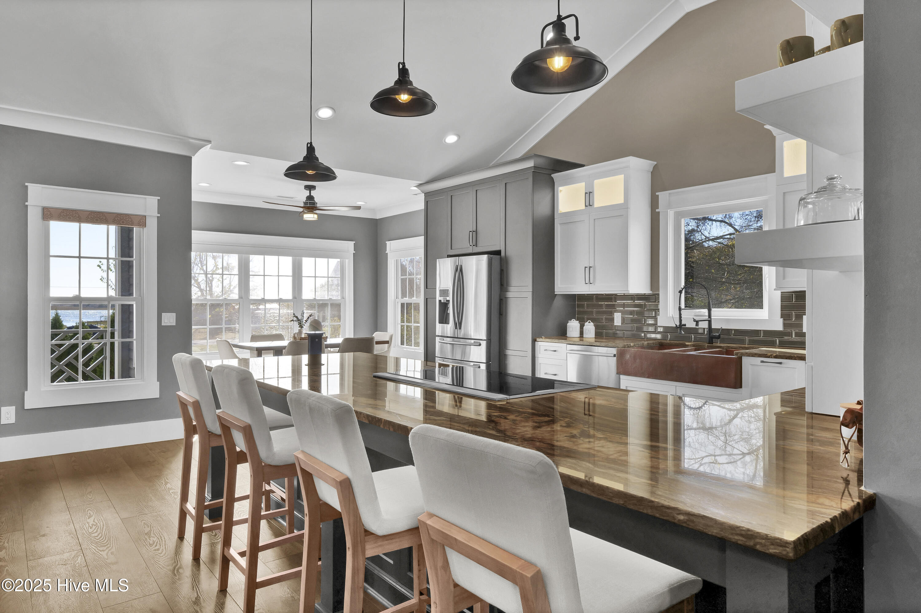 100543040 | Photo 16