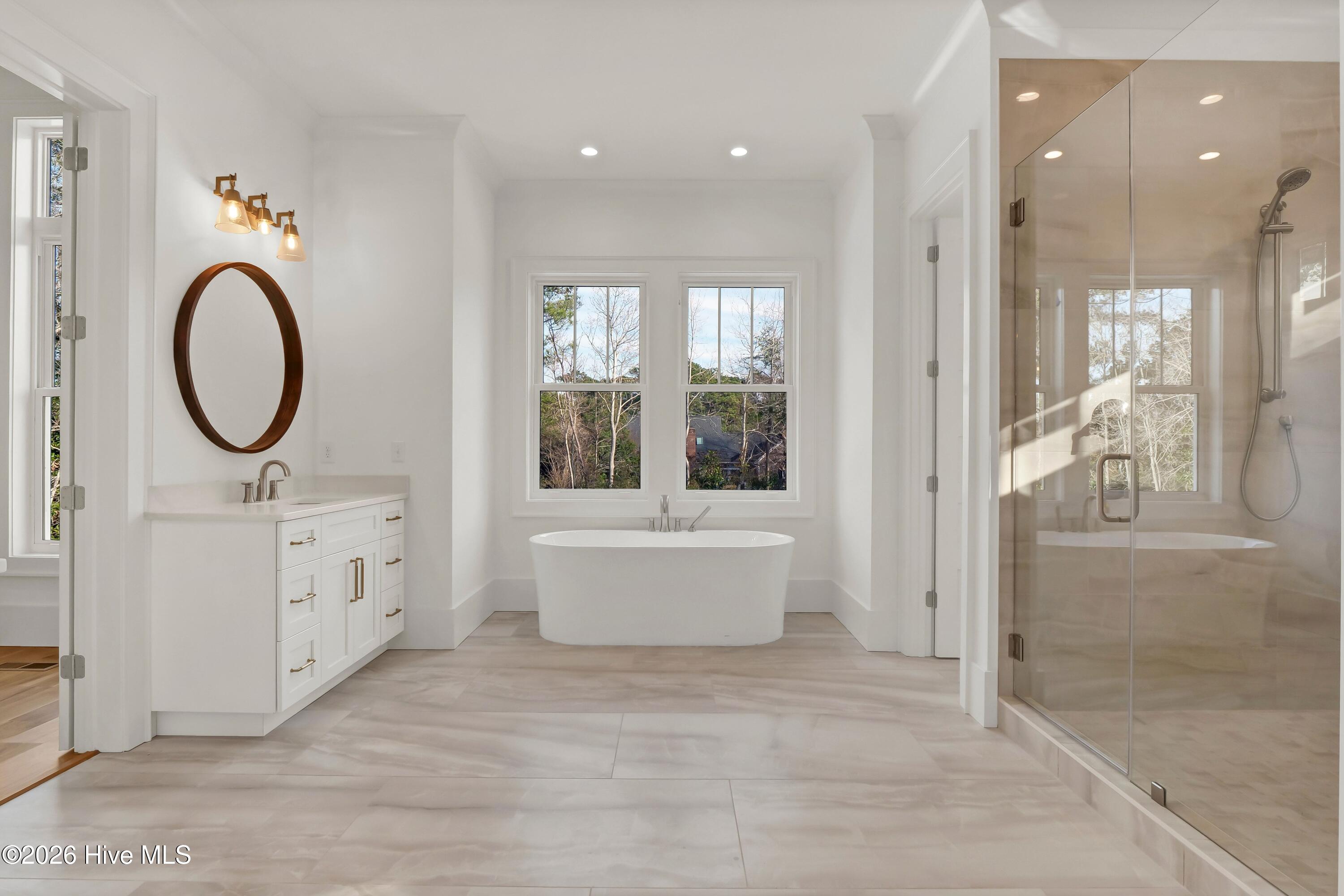 100553648 | Photo 21