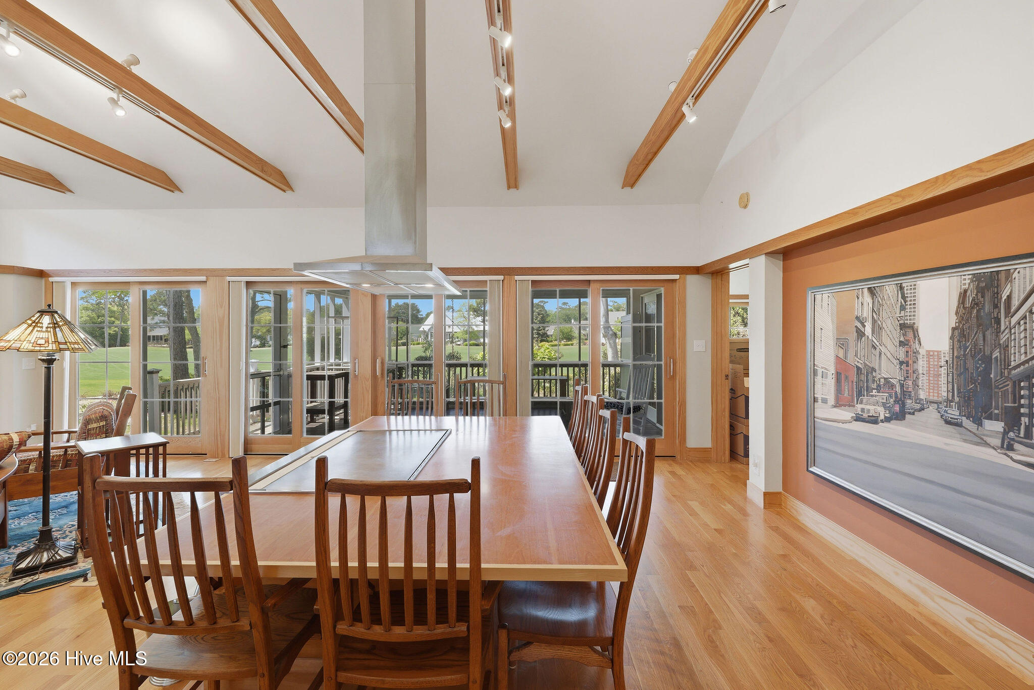 100569152 | Photo 23