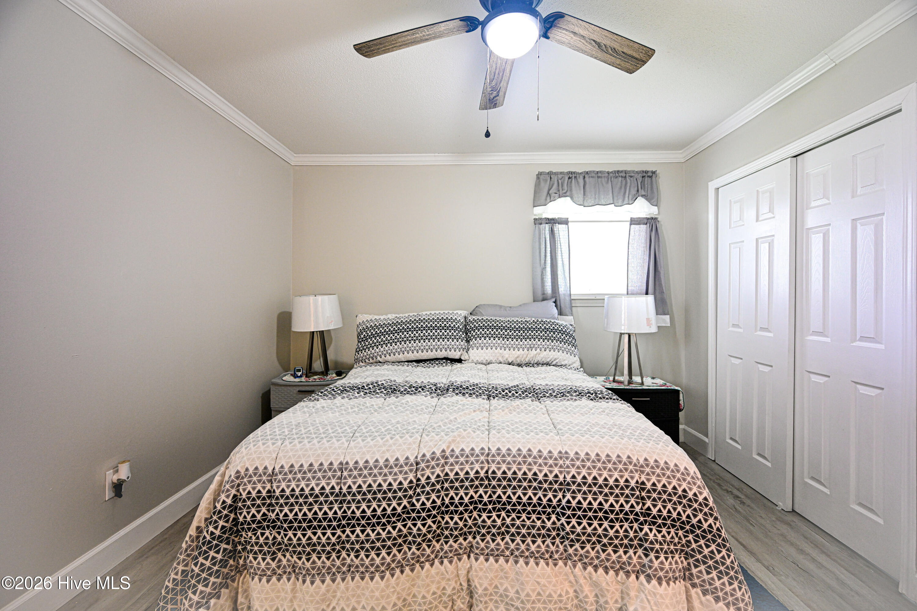 100564007 | Photo 23