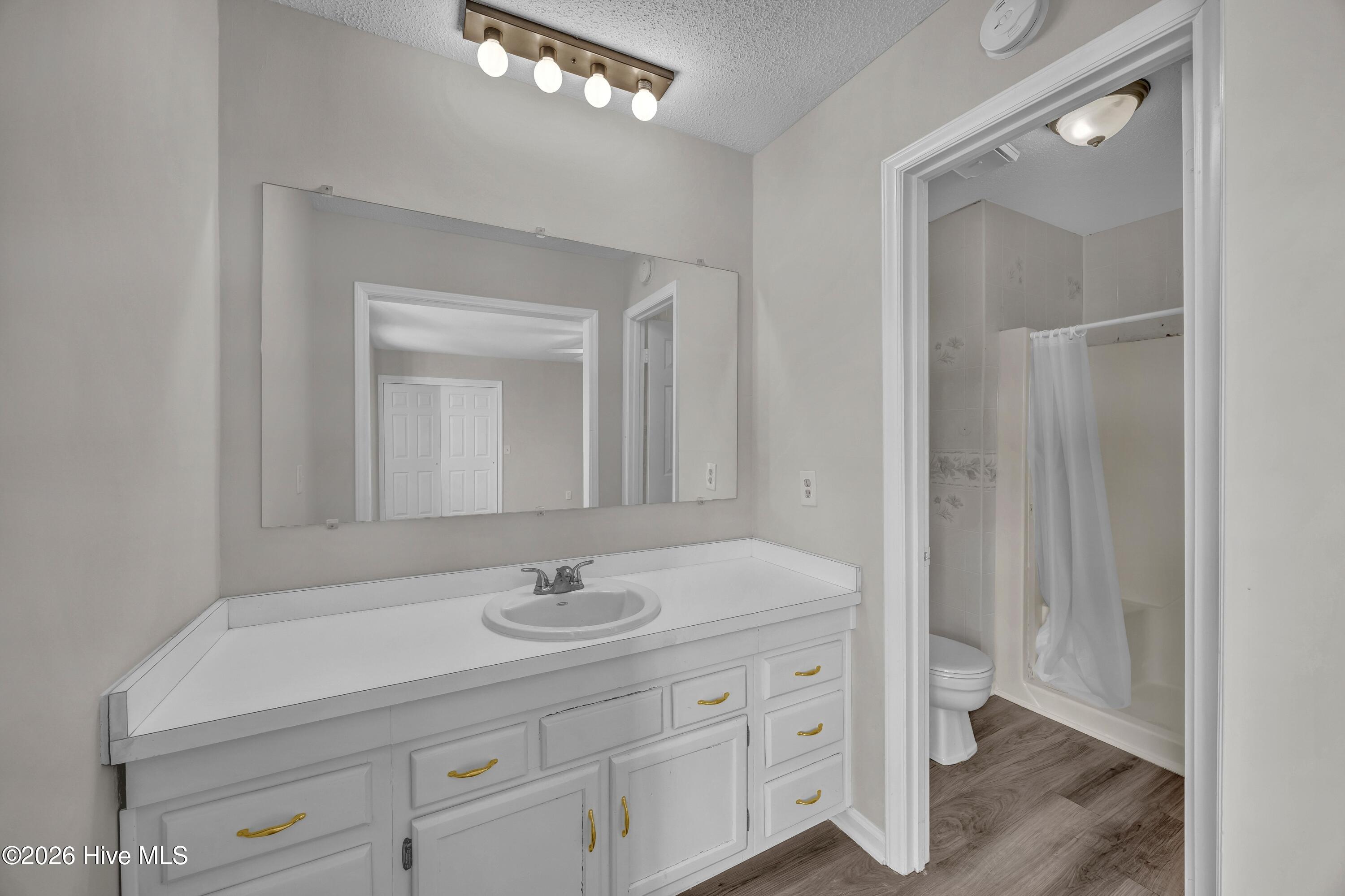 100549703 | Photo 16