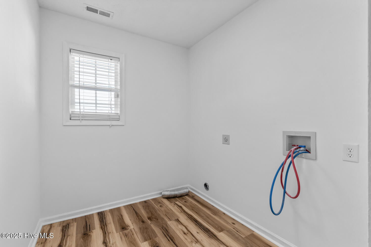 100536928 | Photo 17