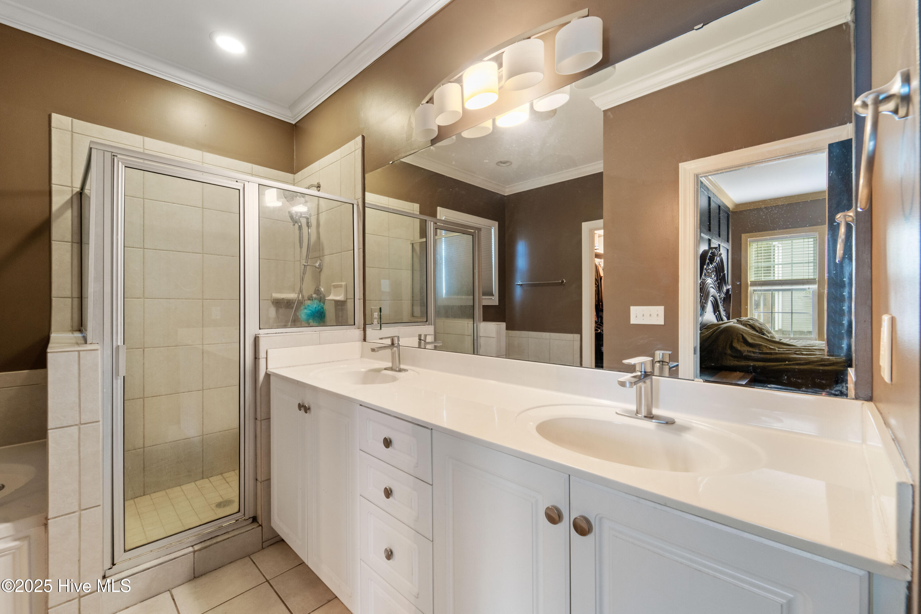 100544127 | Photo 40