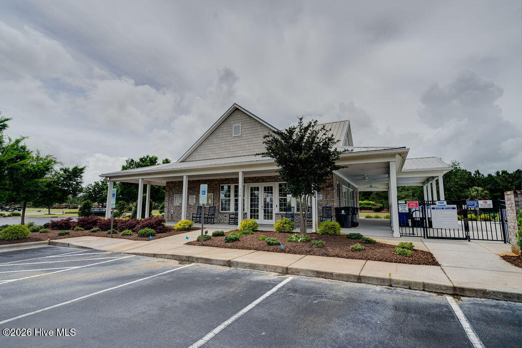 100558265 | Photo 75