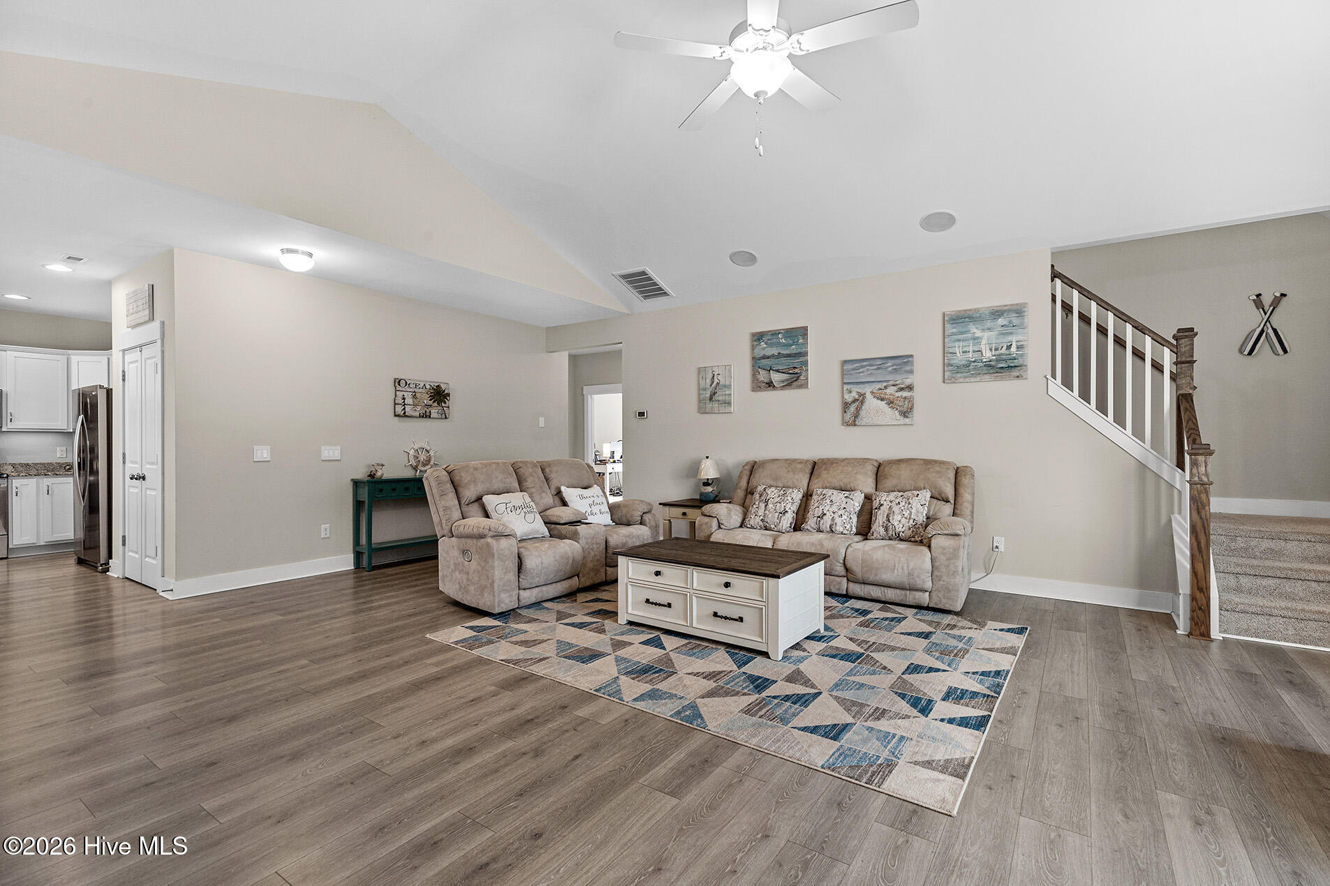 100550596 | Photo 11