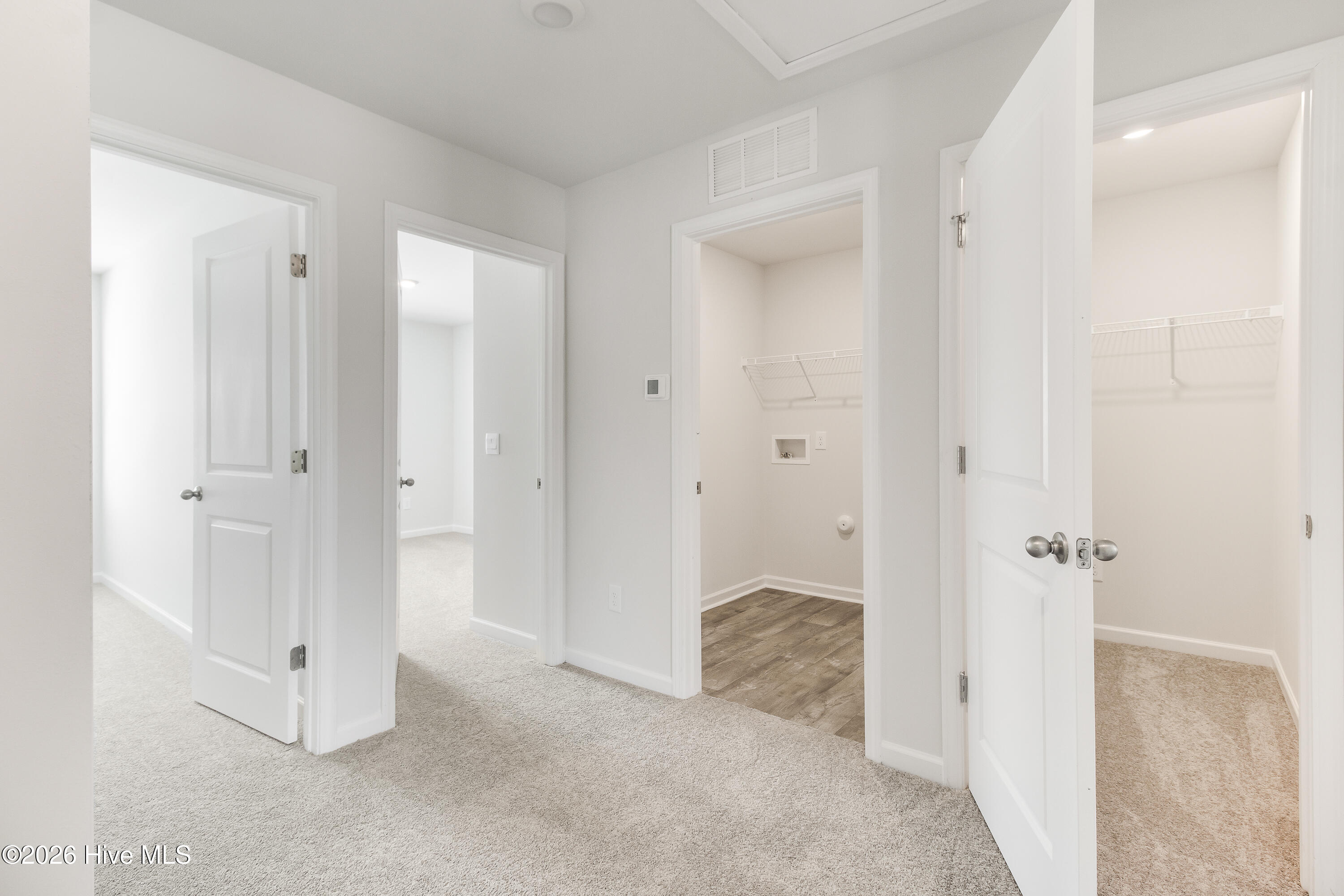 100565377 | Photo 16