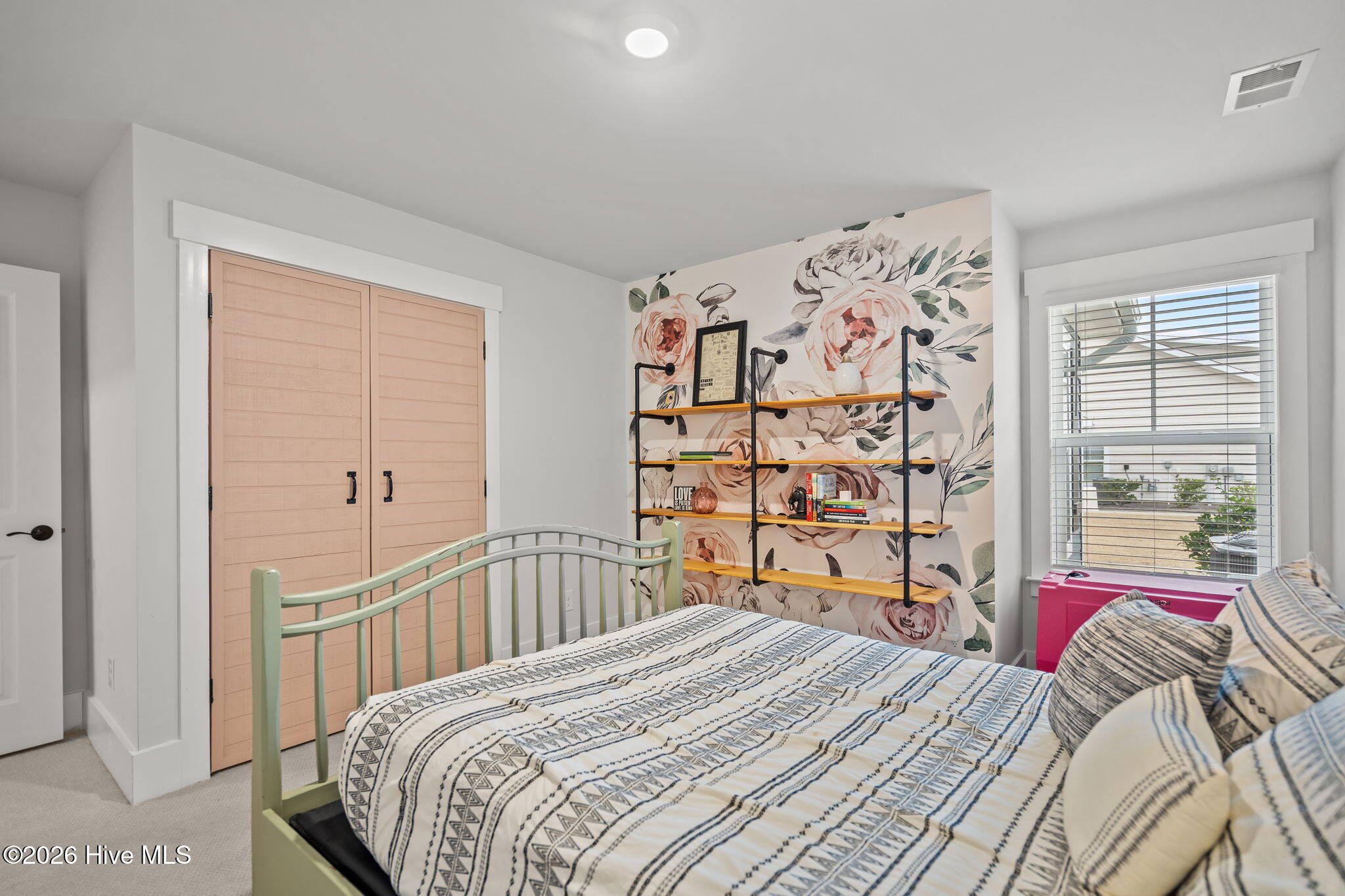 100558026 | Photo 53