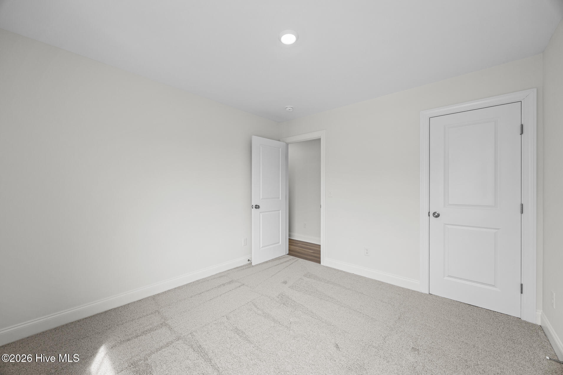 100566347 | Photo 17