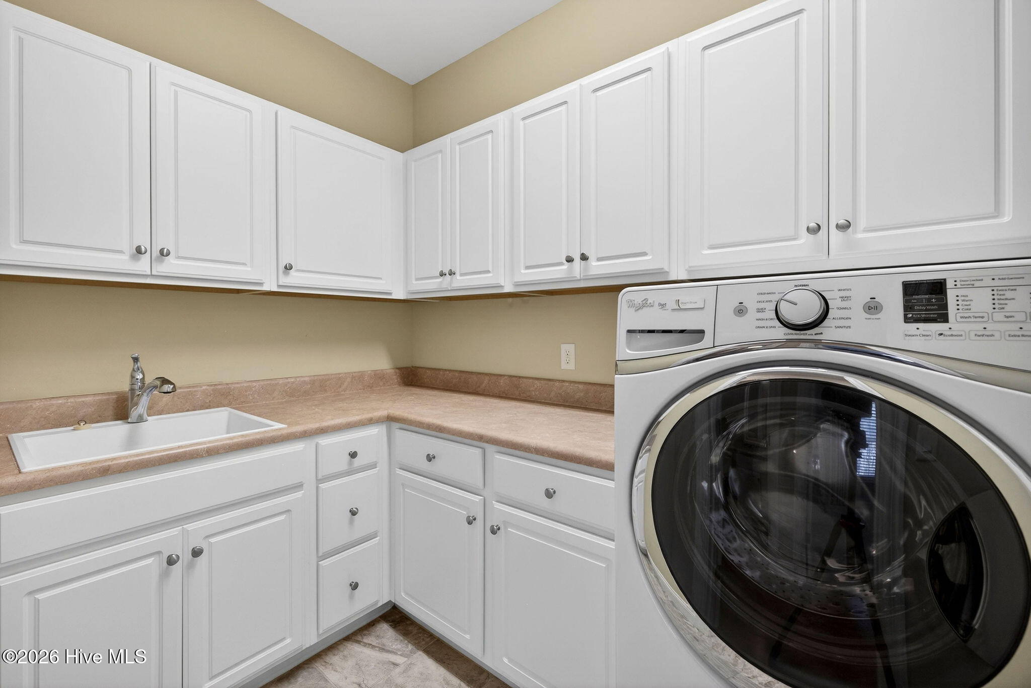 100566278 | Photo 38