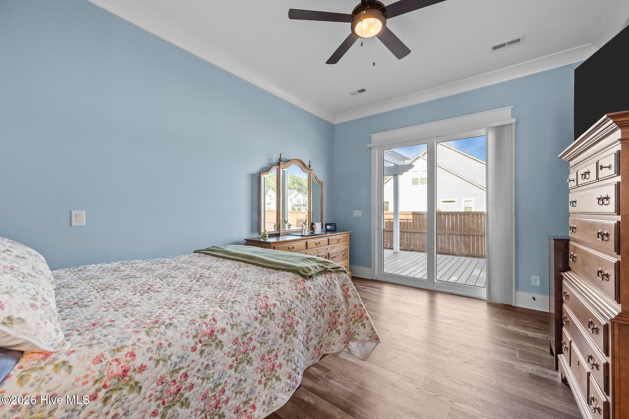 100555870 | Photo 46