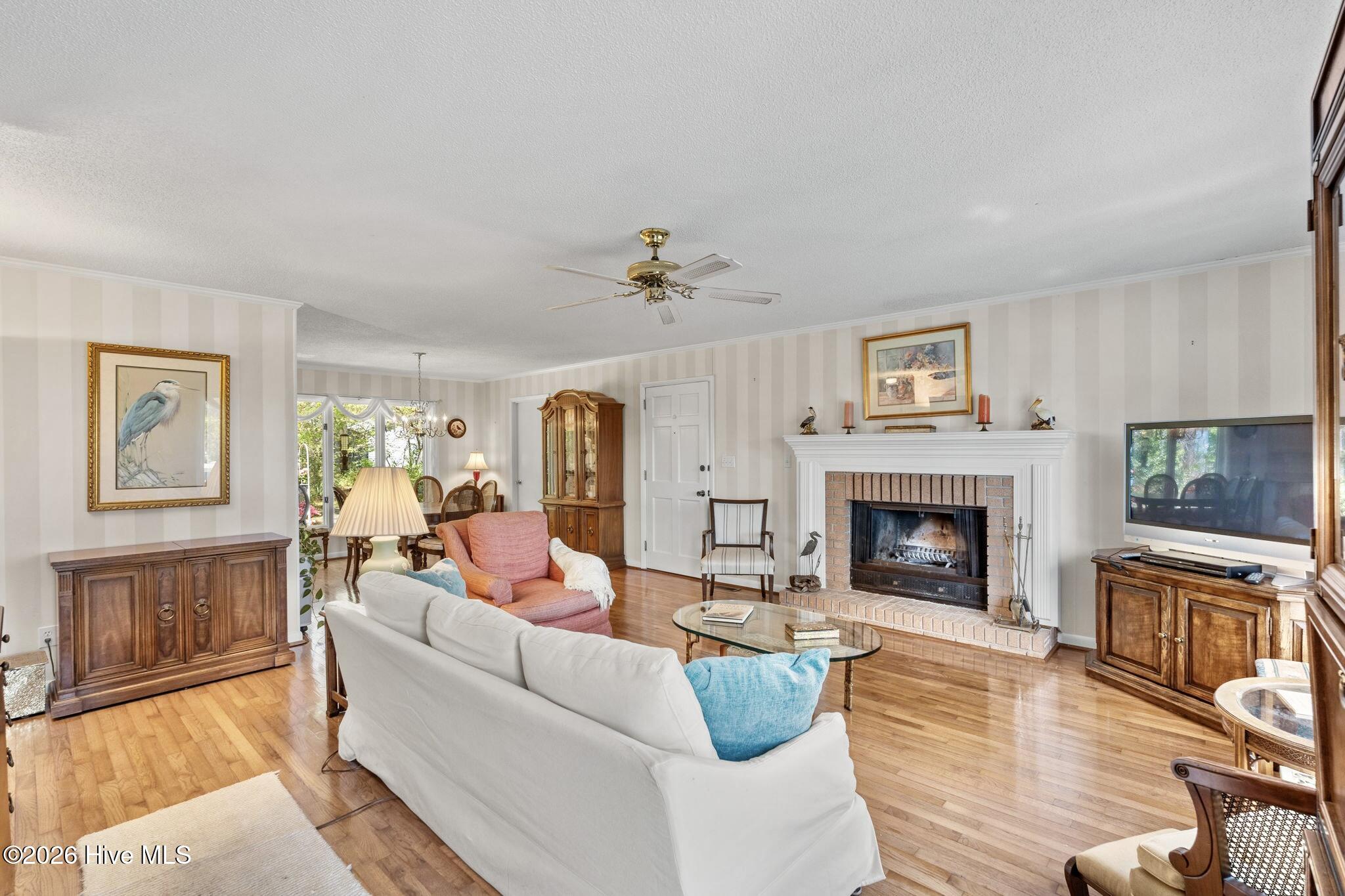 100561830 | Photo 11