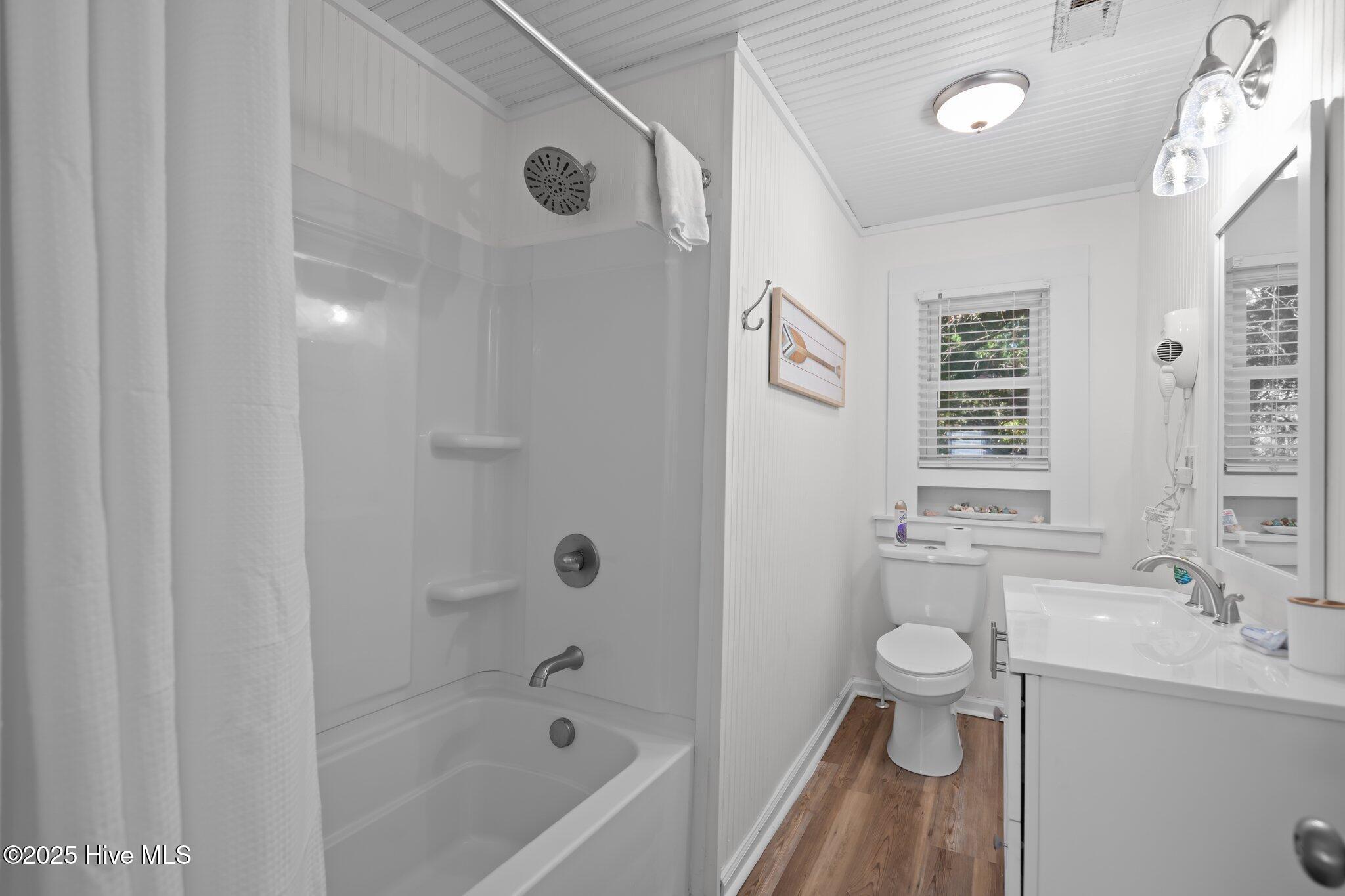 100537194 | Photo 136