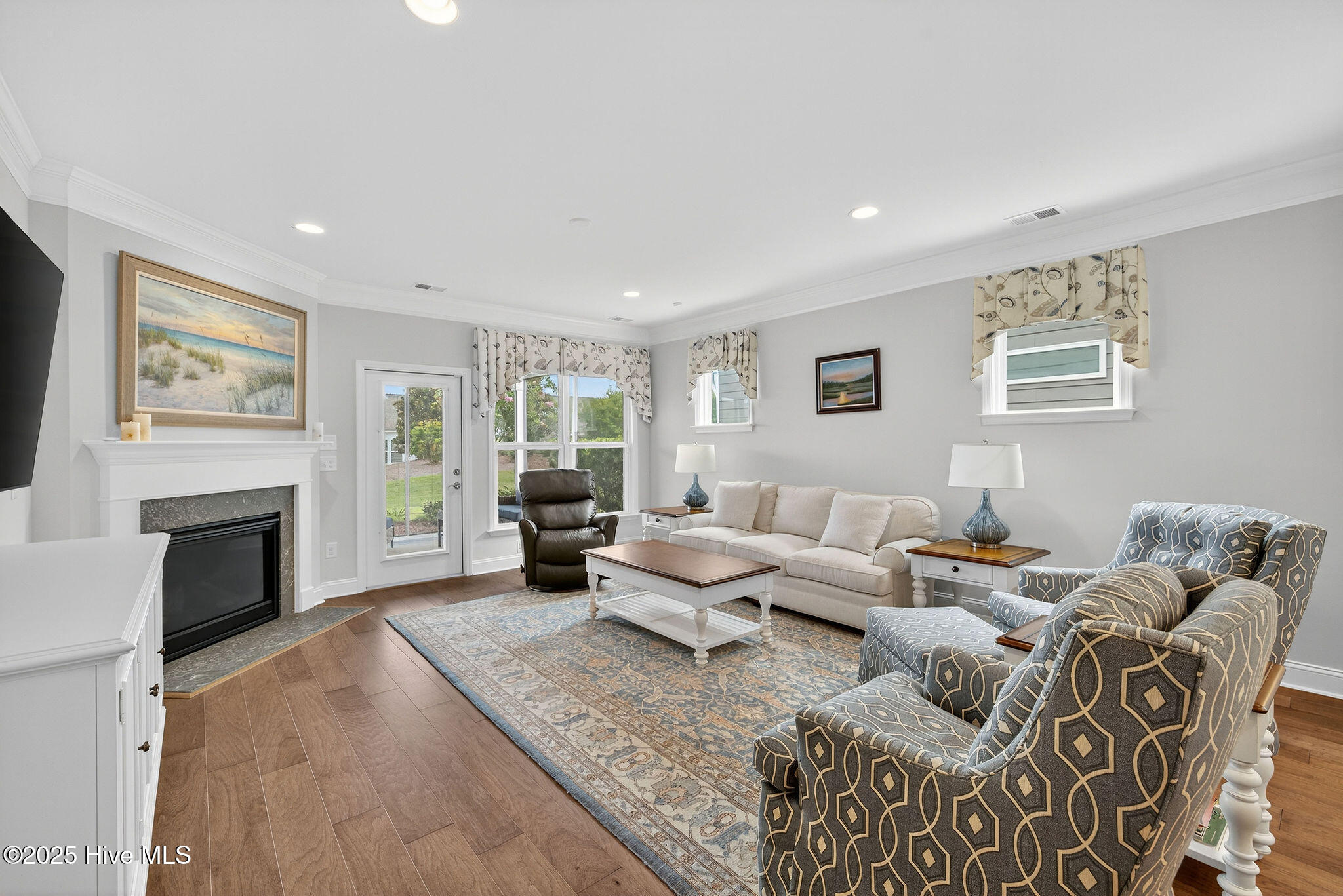 100565700 | Photo 27