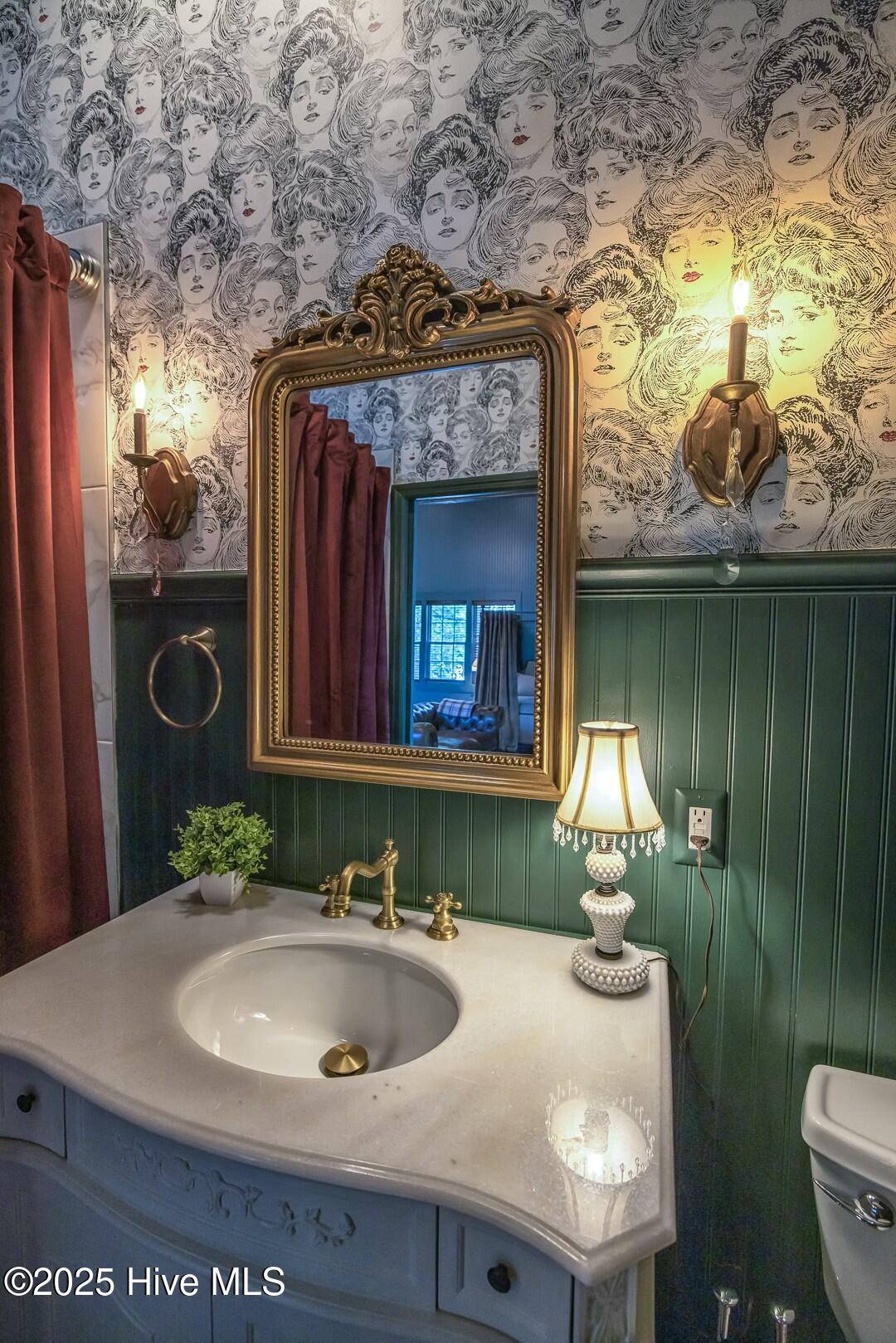 100548209 | Photo 14