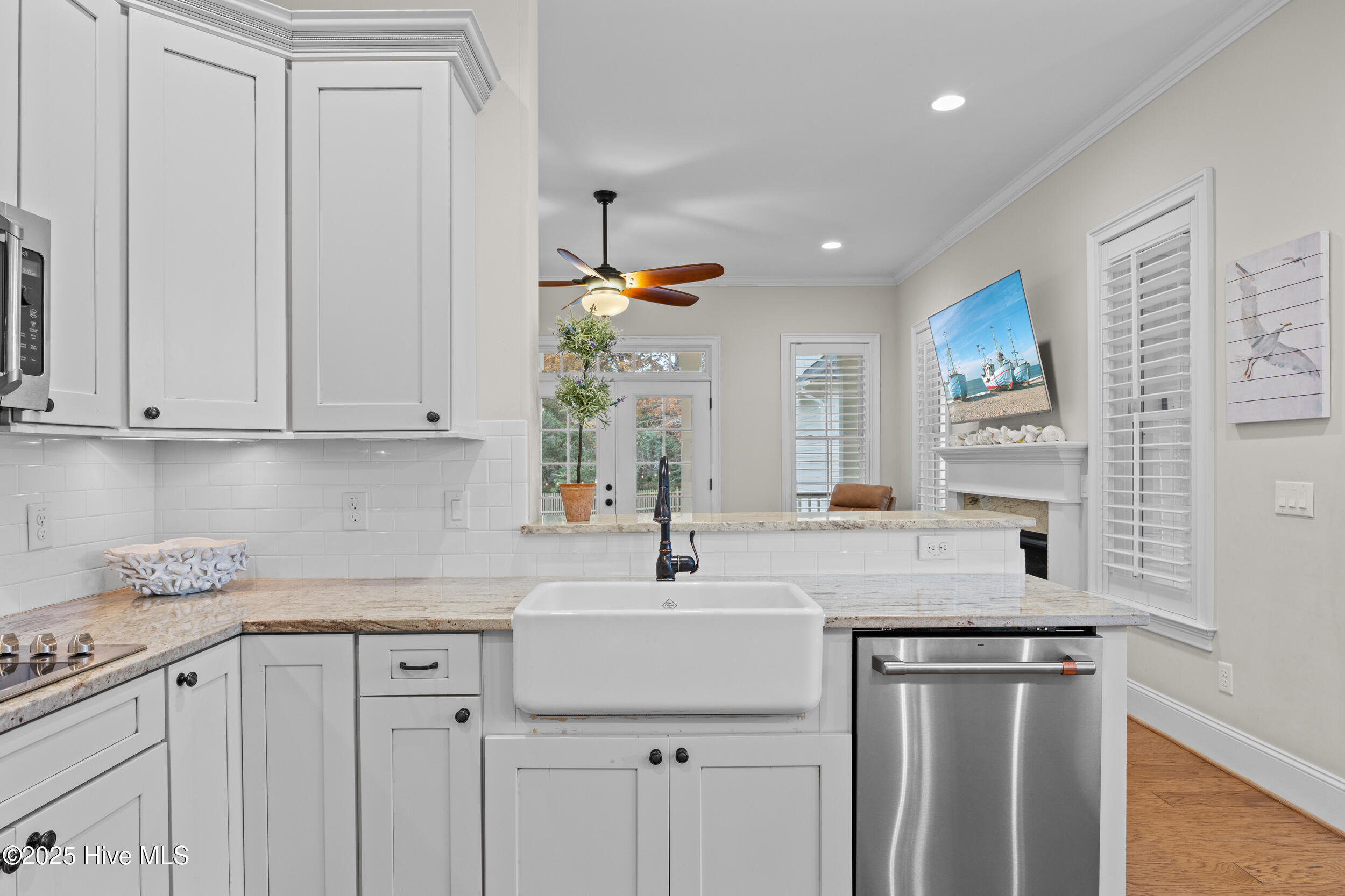 100543217 | Photo 33