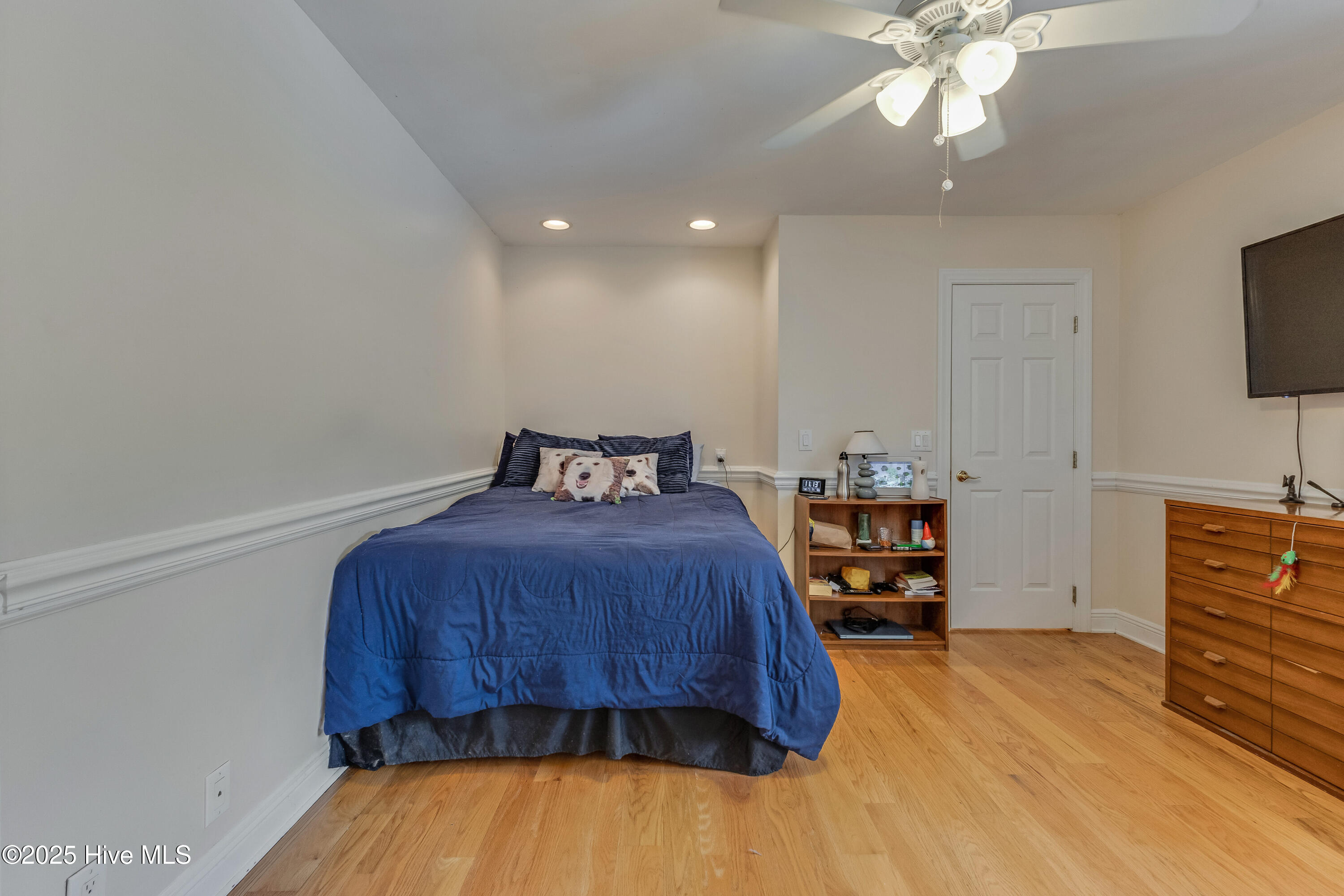 100562127 | Photo 36