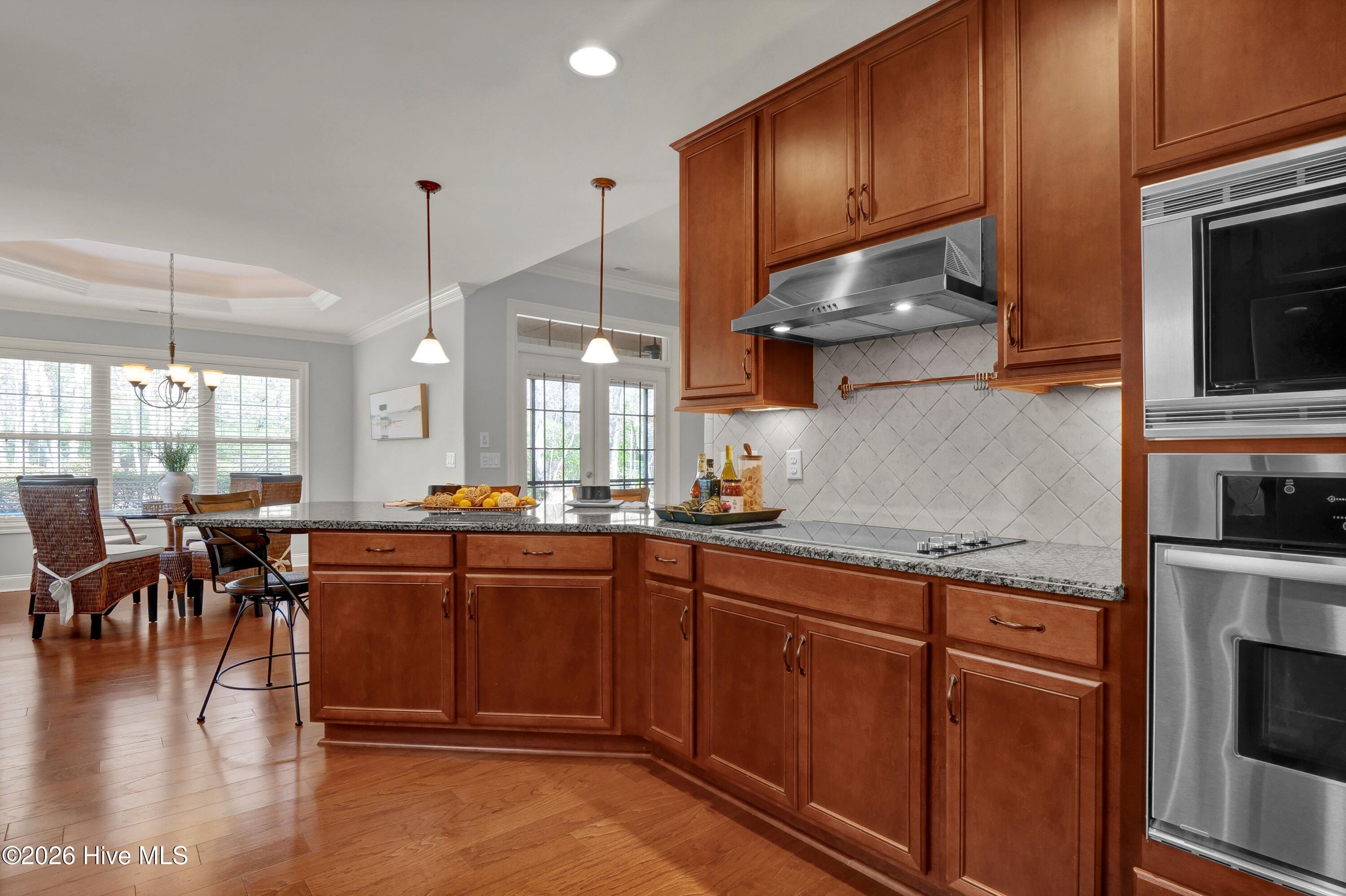 100560728 | Photo 12