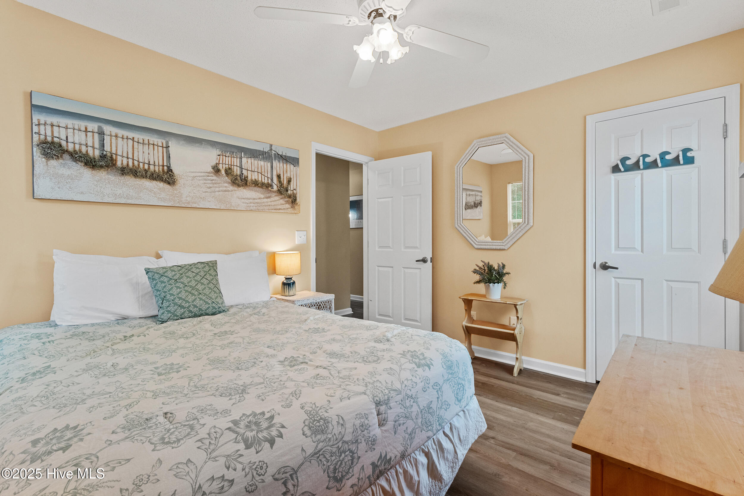 100525296 | Photo 25