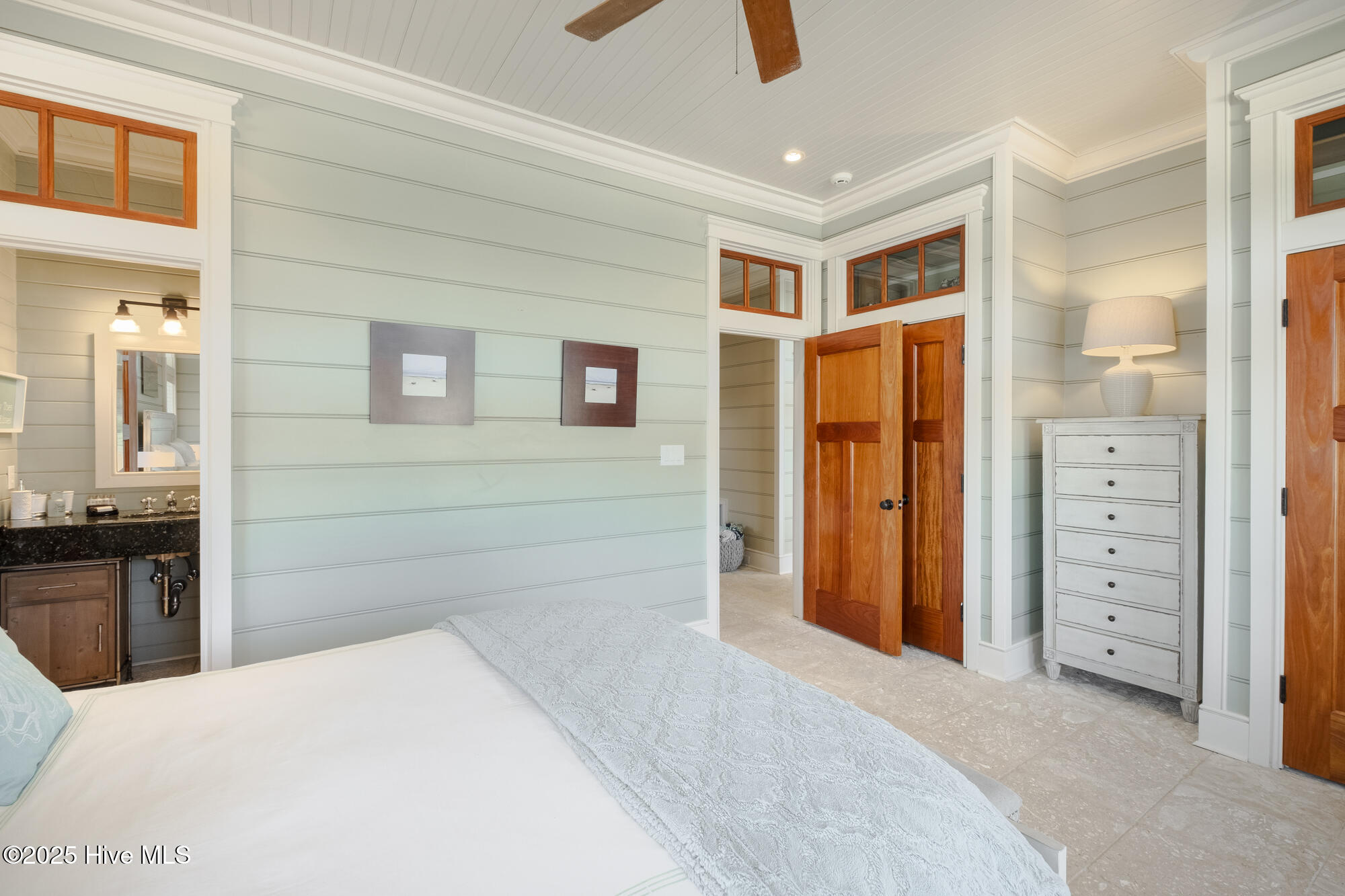 100517307 | Photo 24