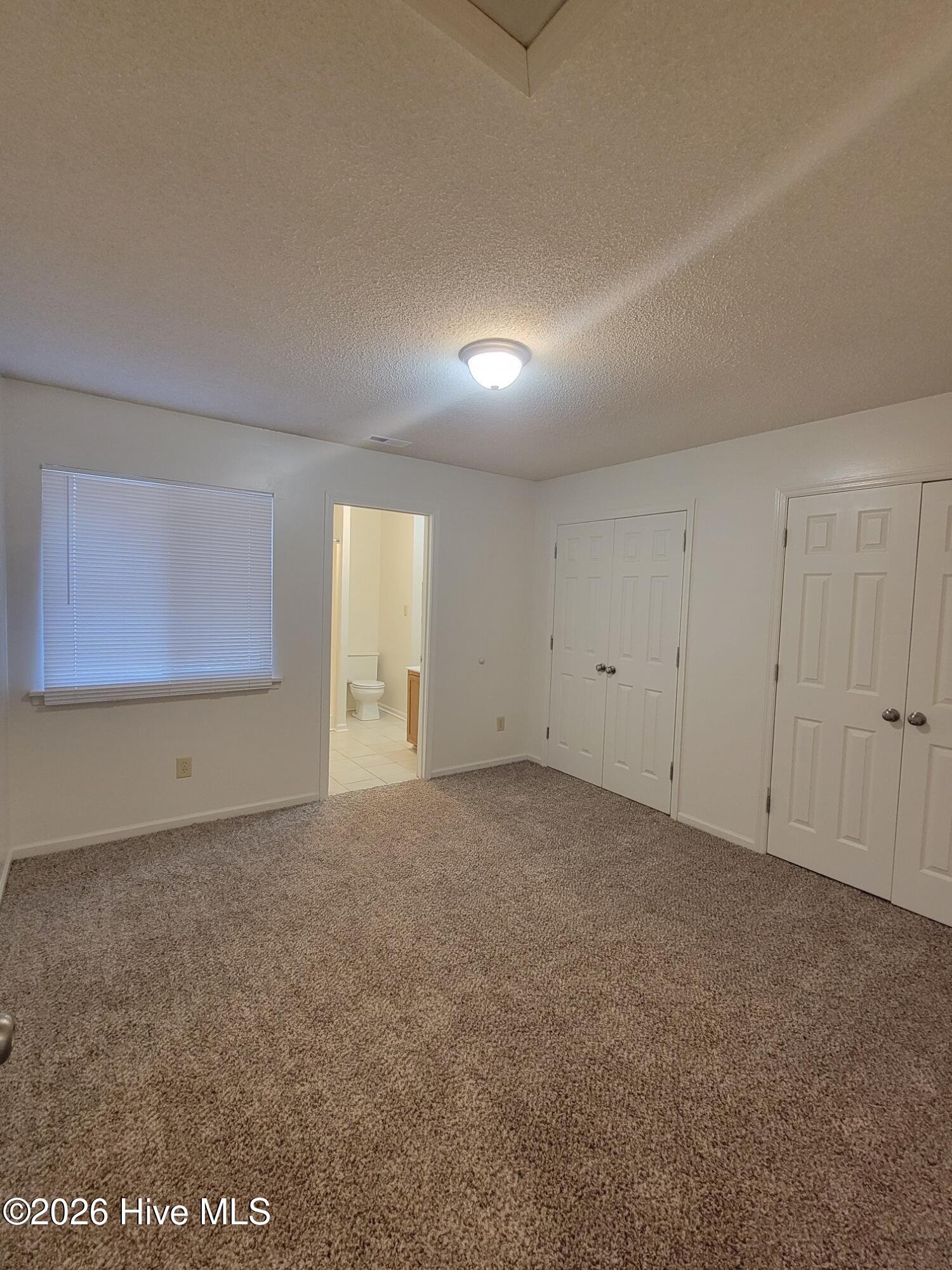 100549188 | Photo 11