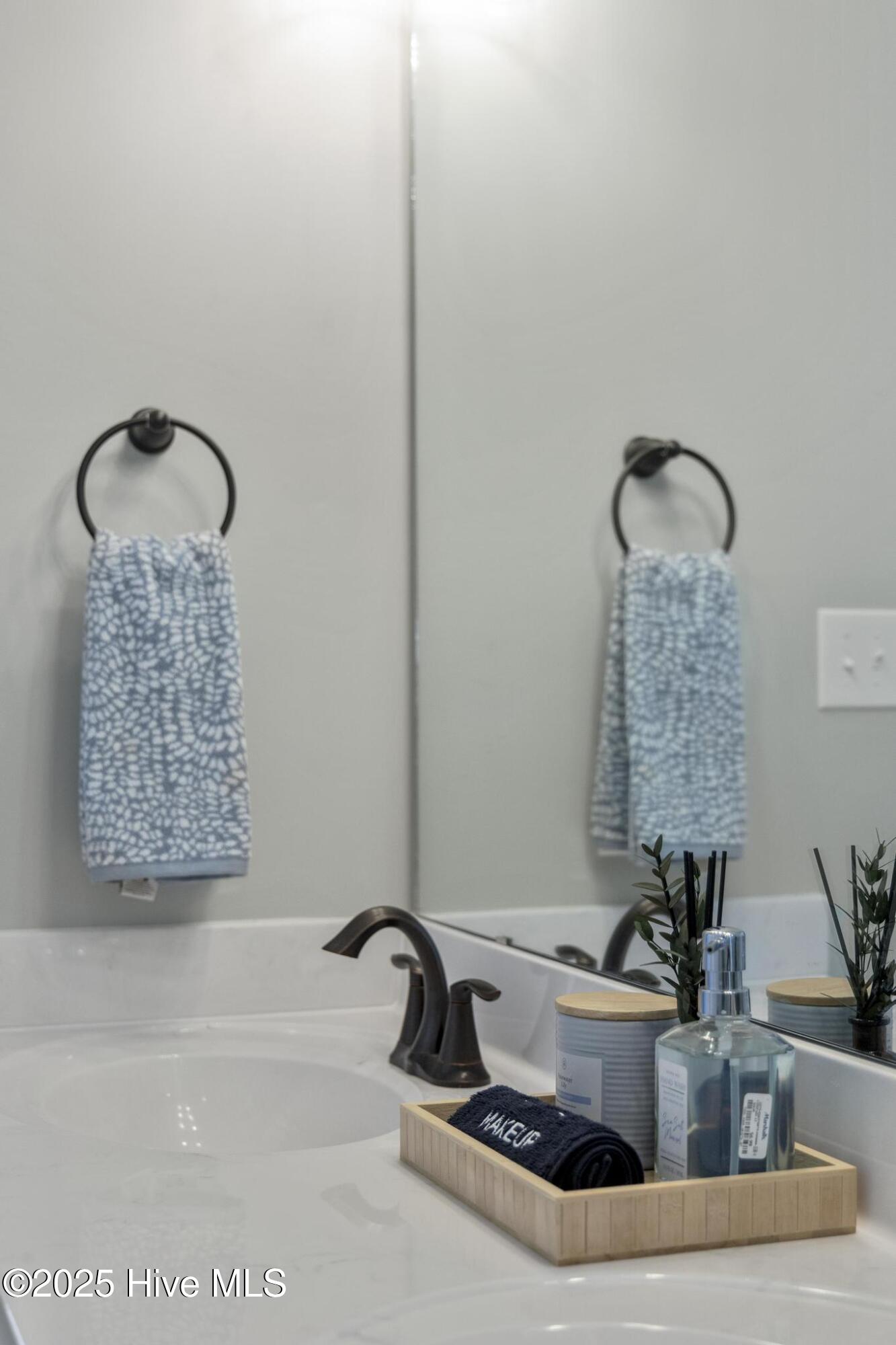 100498543 | Photo 96