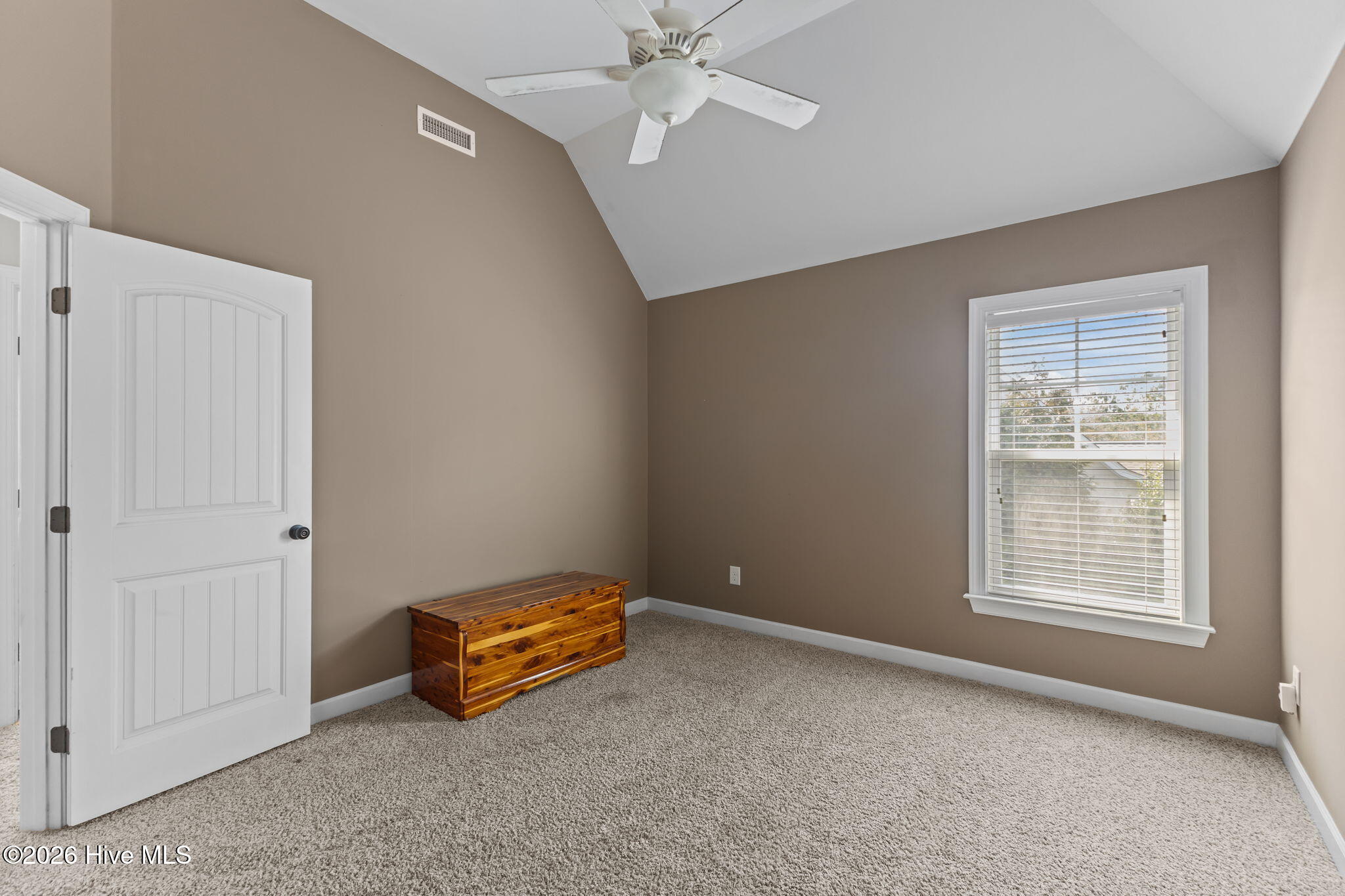 100554627 | Photo 35