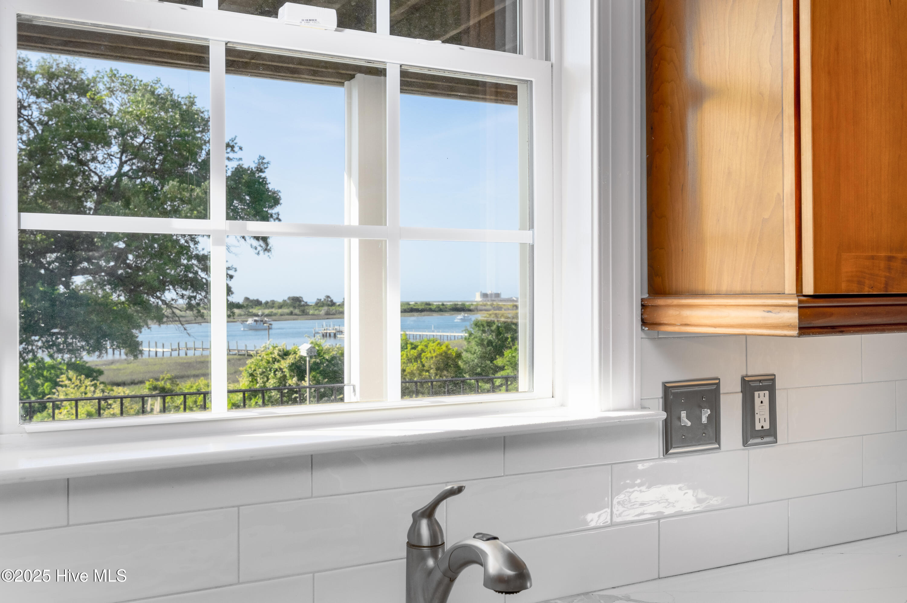 100506223 | Photo 28