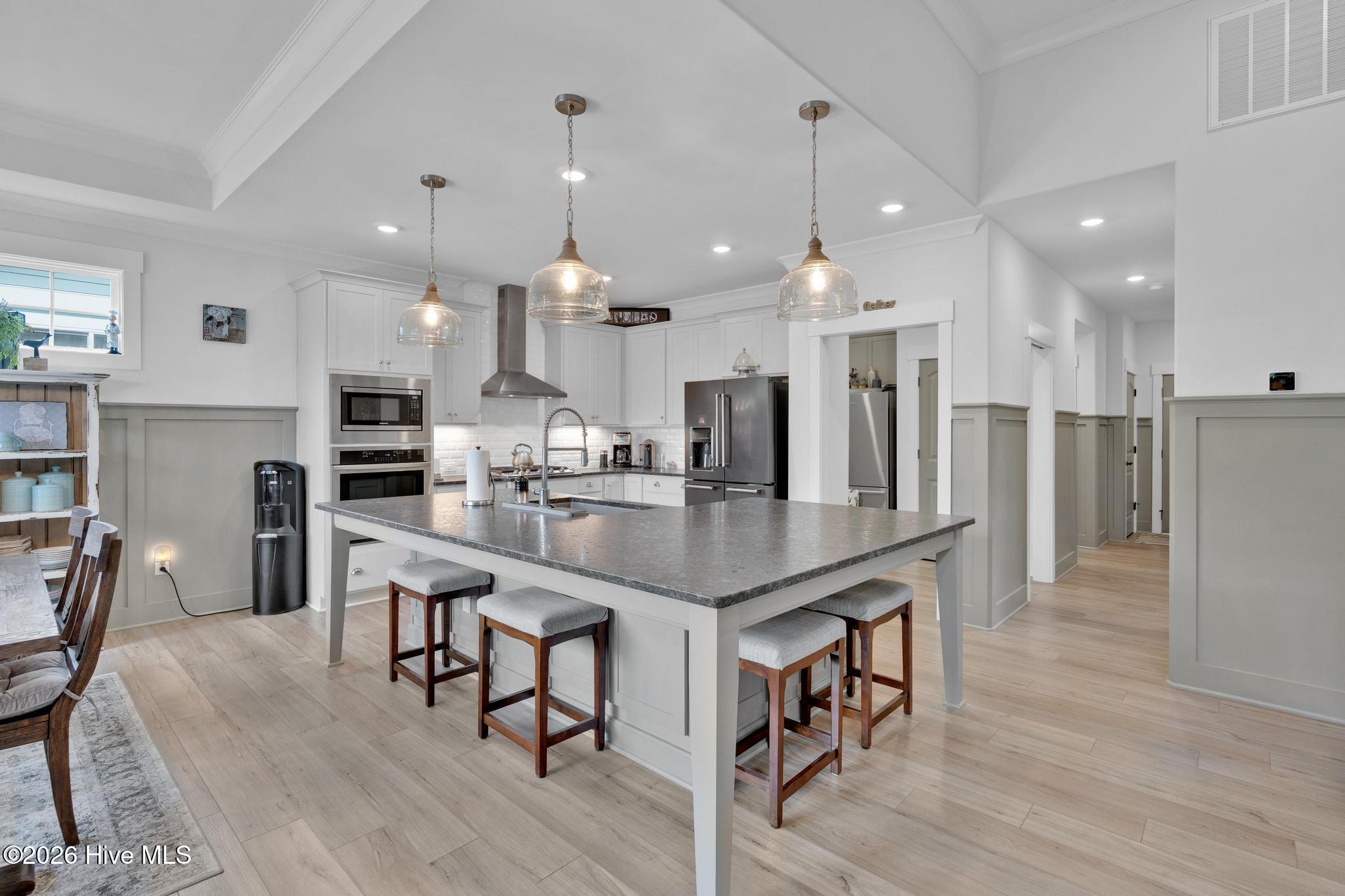 100561438 | Photo 10