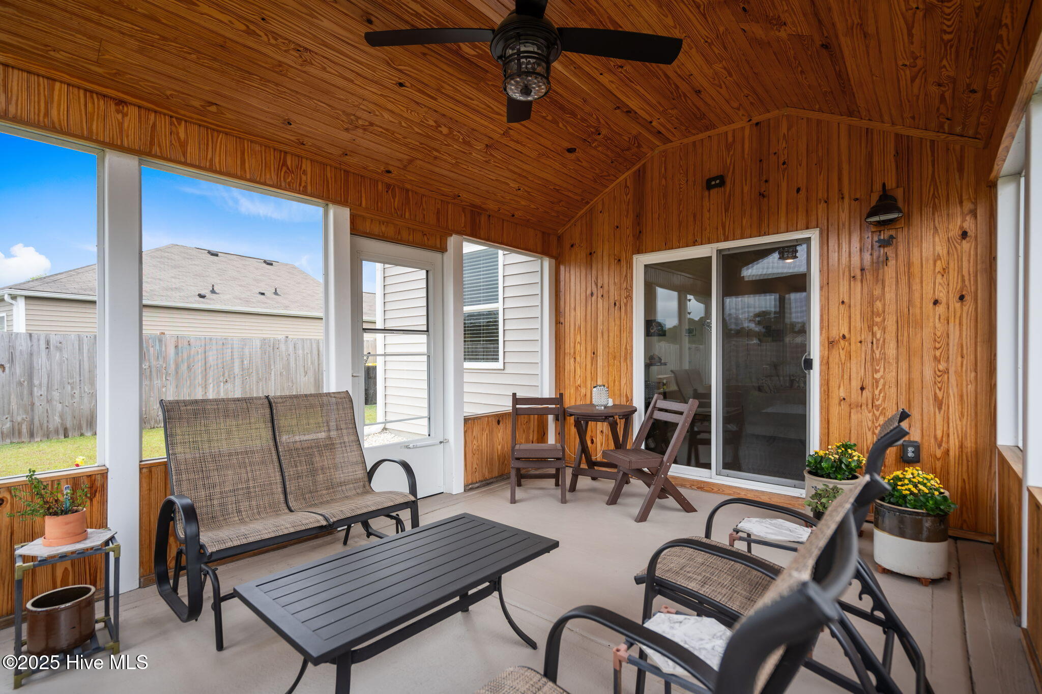 100532297 | Photo 30