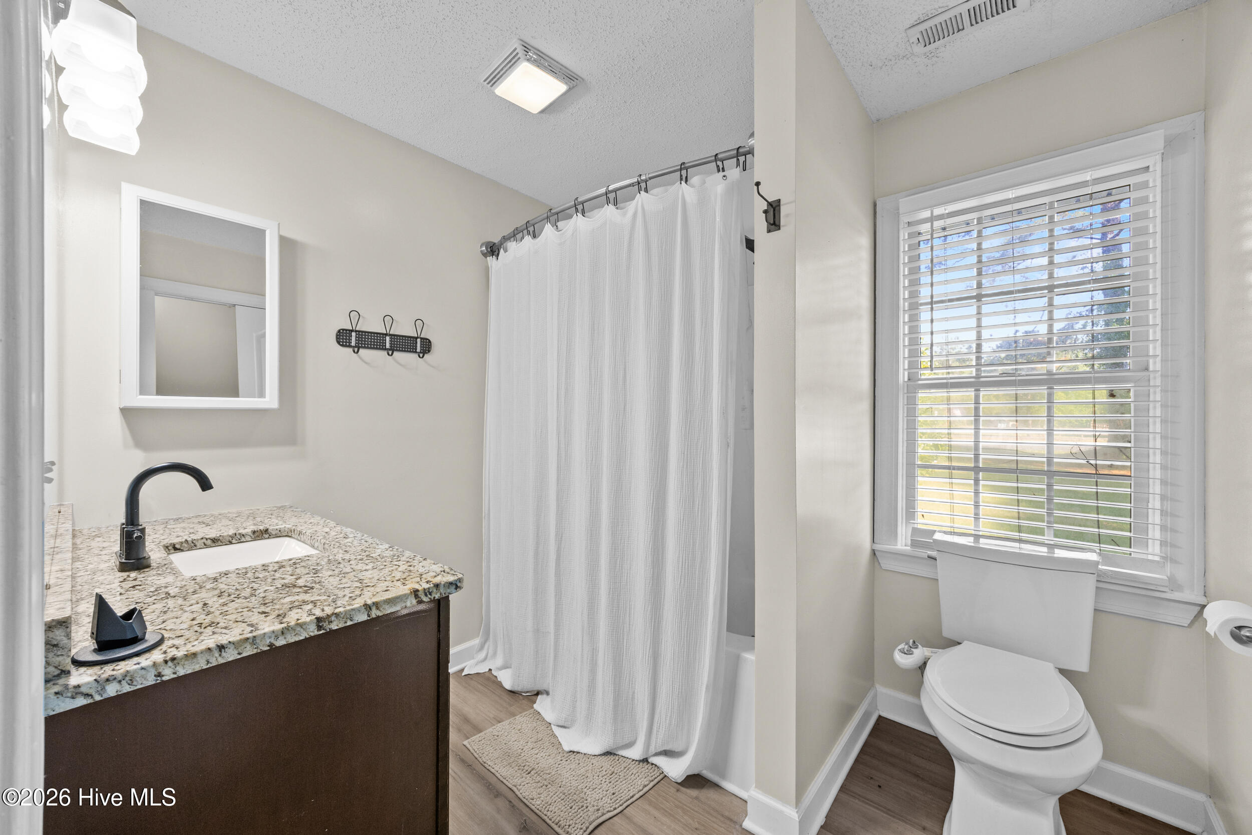 100567954 | Photo 17