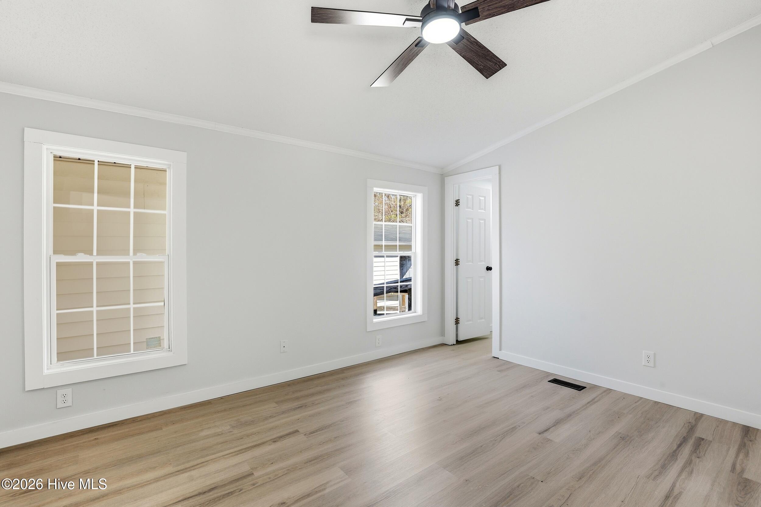 100556681 | Photo 16