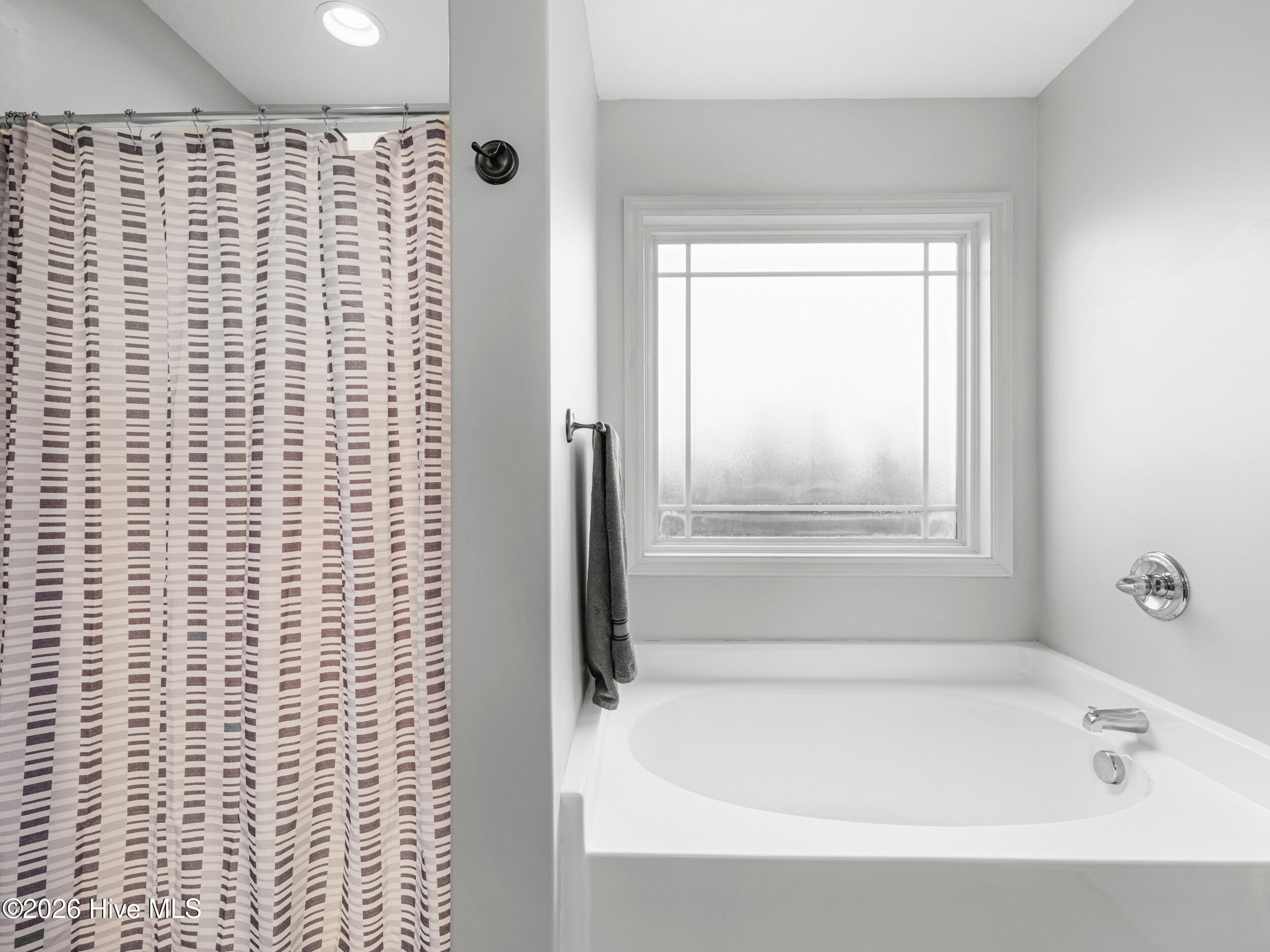 100548593 | Photo 26