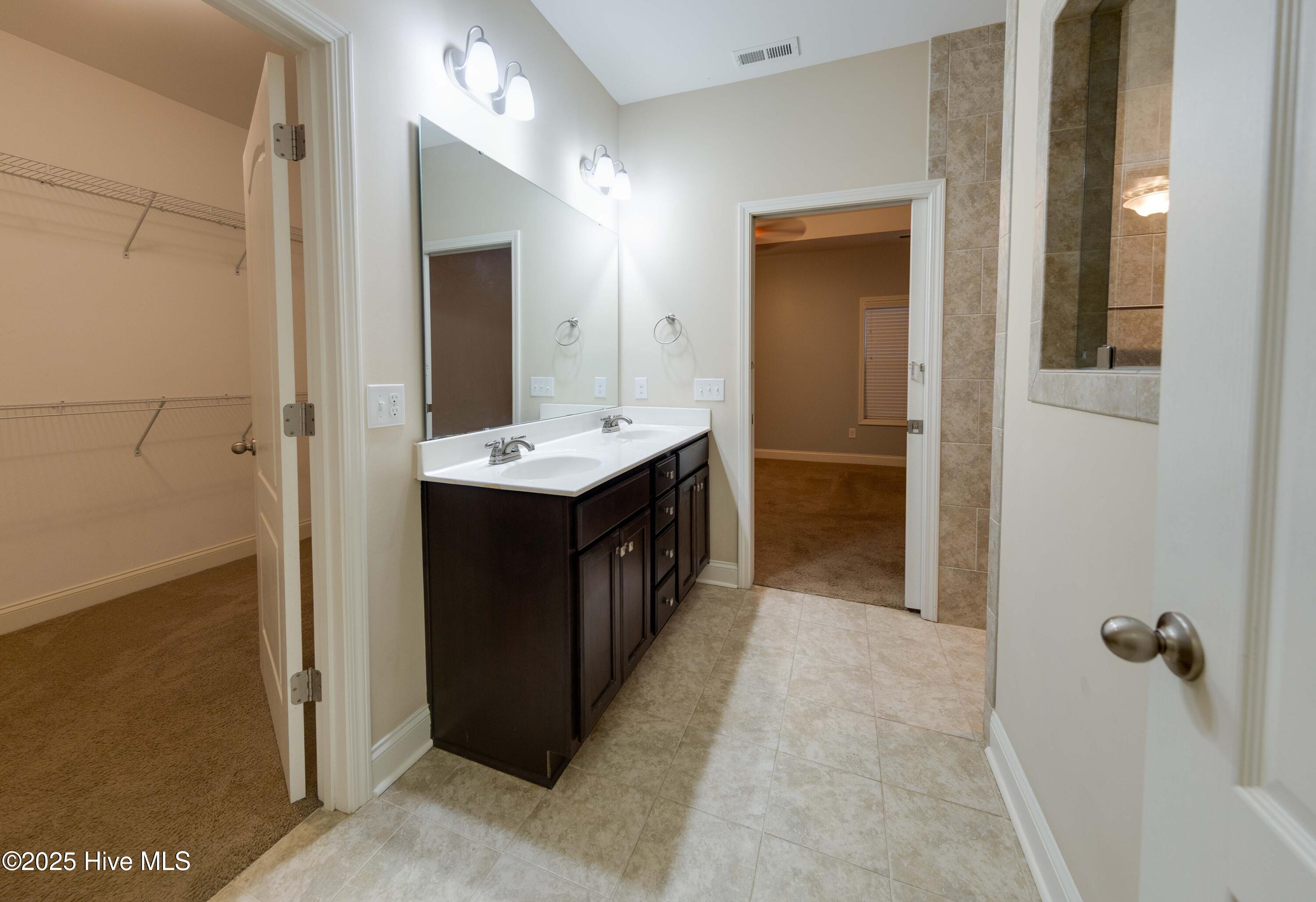 100504792 | Photo 30