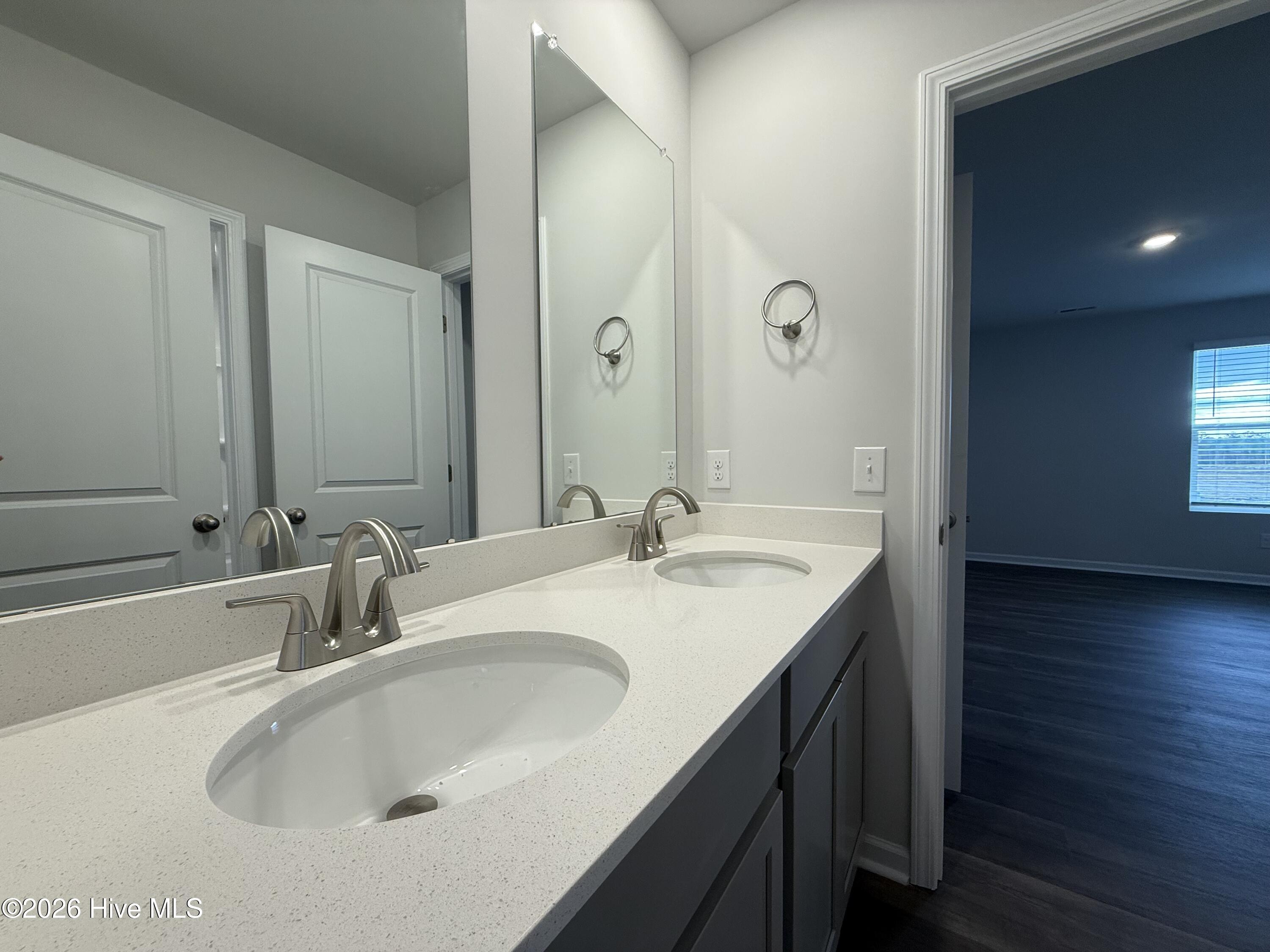 100525902 | Photo 21