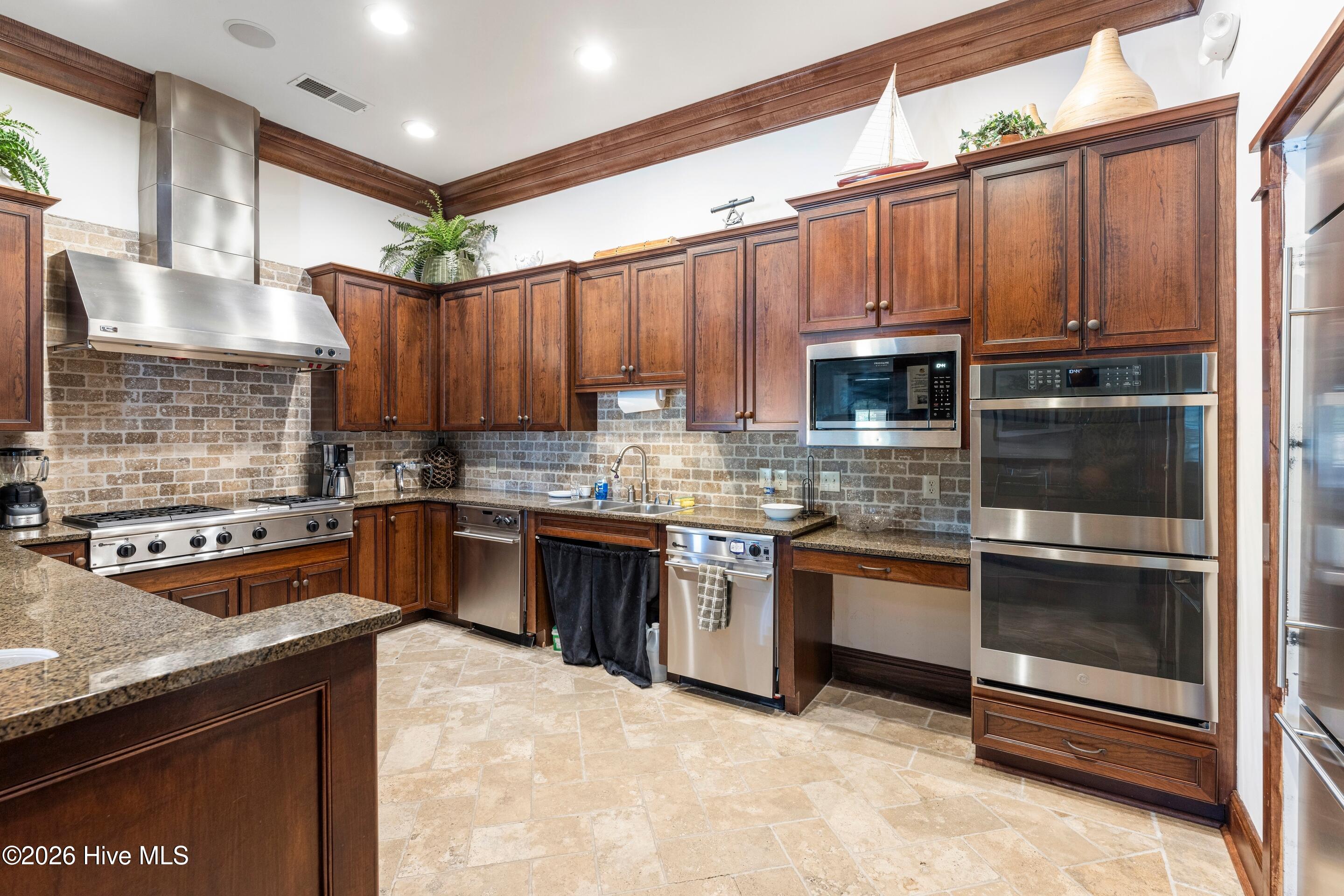 100550274 | Photo 55