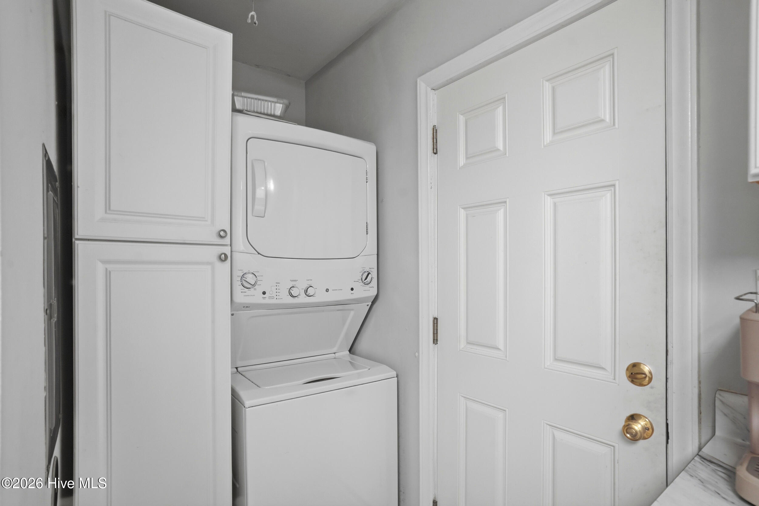 100566091 | Photo 28