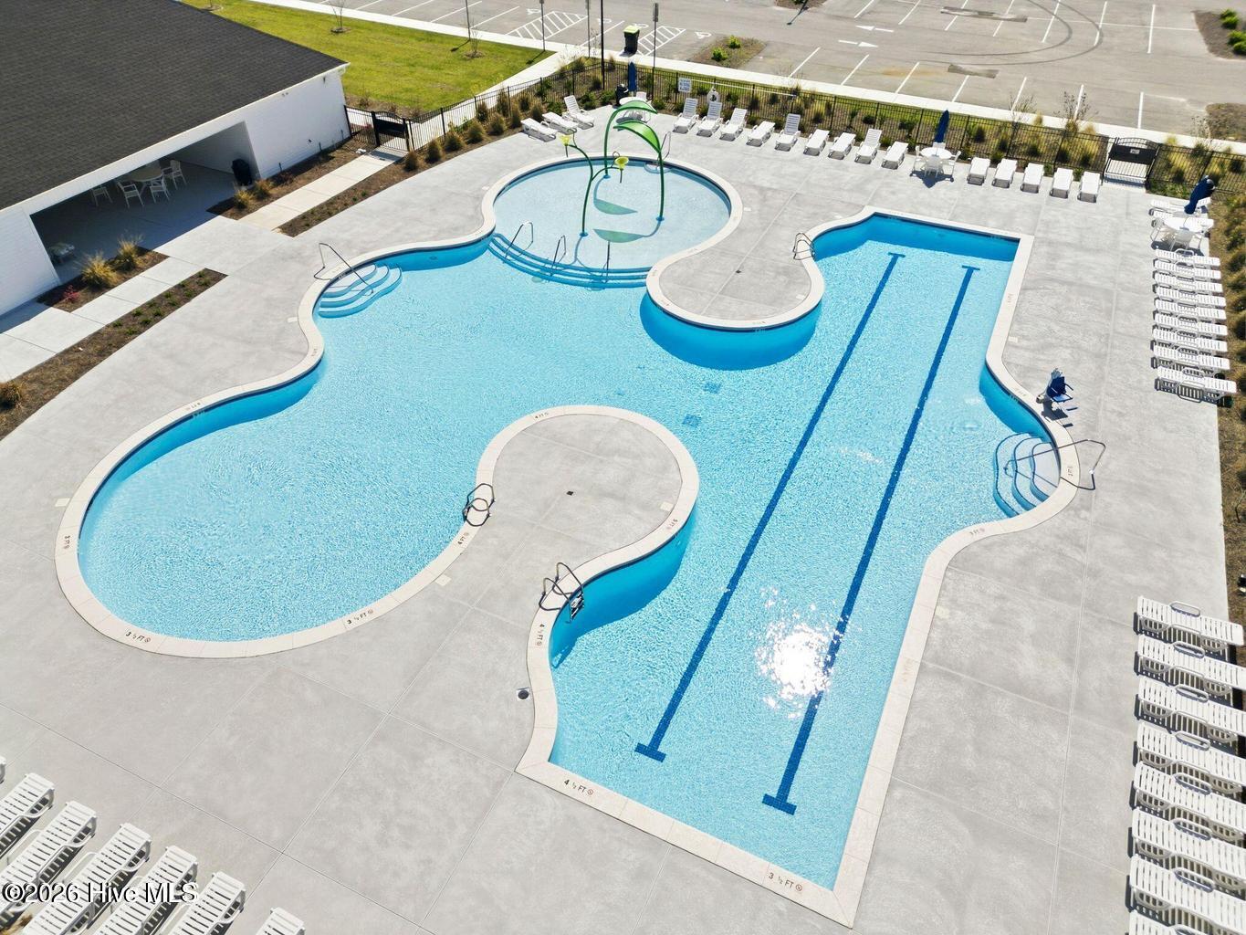 100564730 | Photo 40