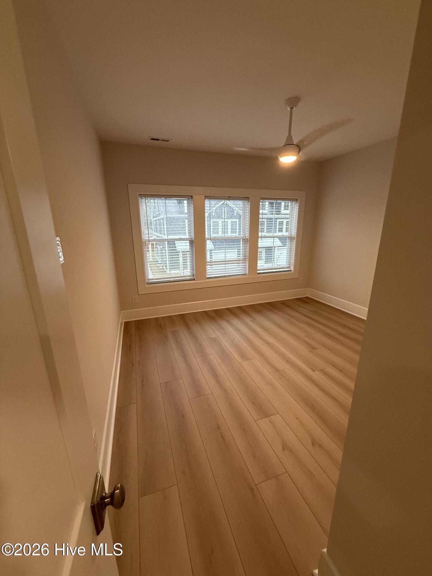 100561434 | Photo 22