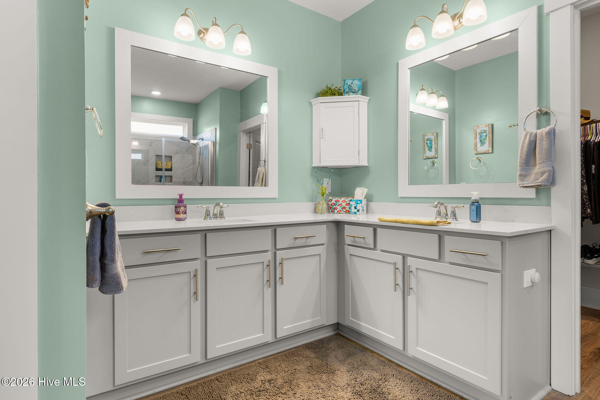 100554003 | Photo 36