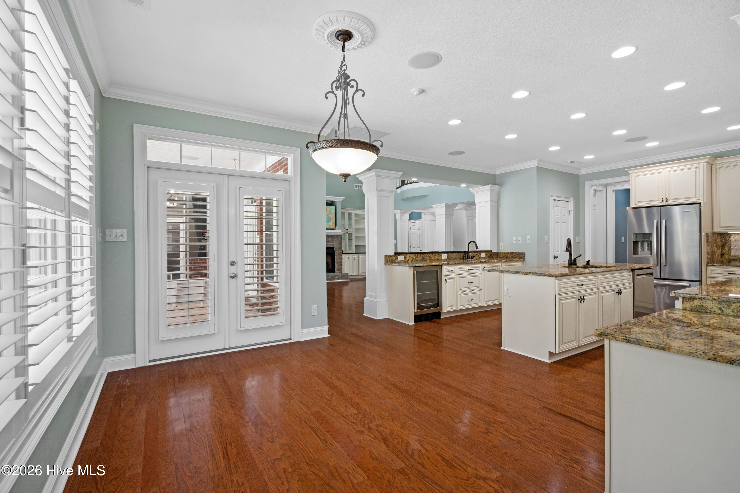 100565289 | Photo 27