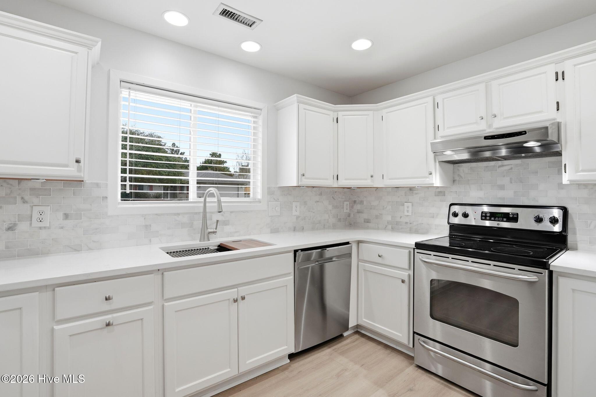 100555820 | Photo 20